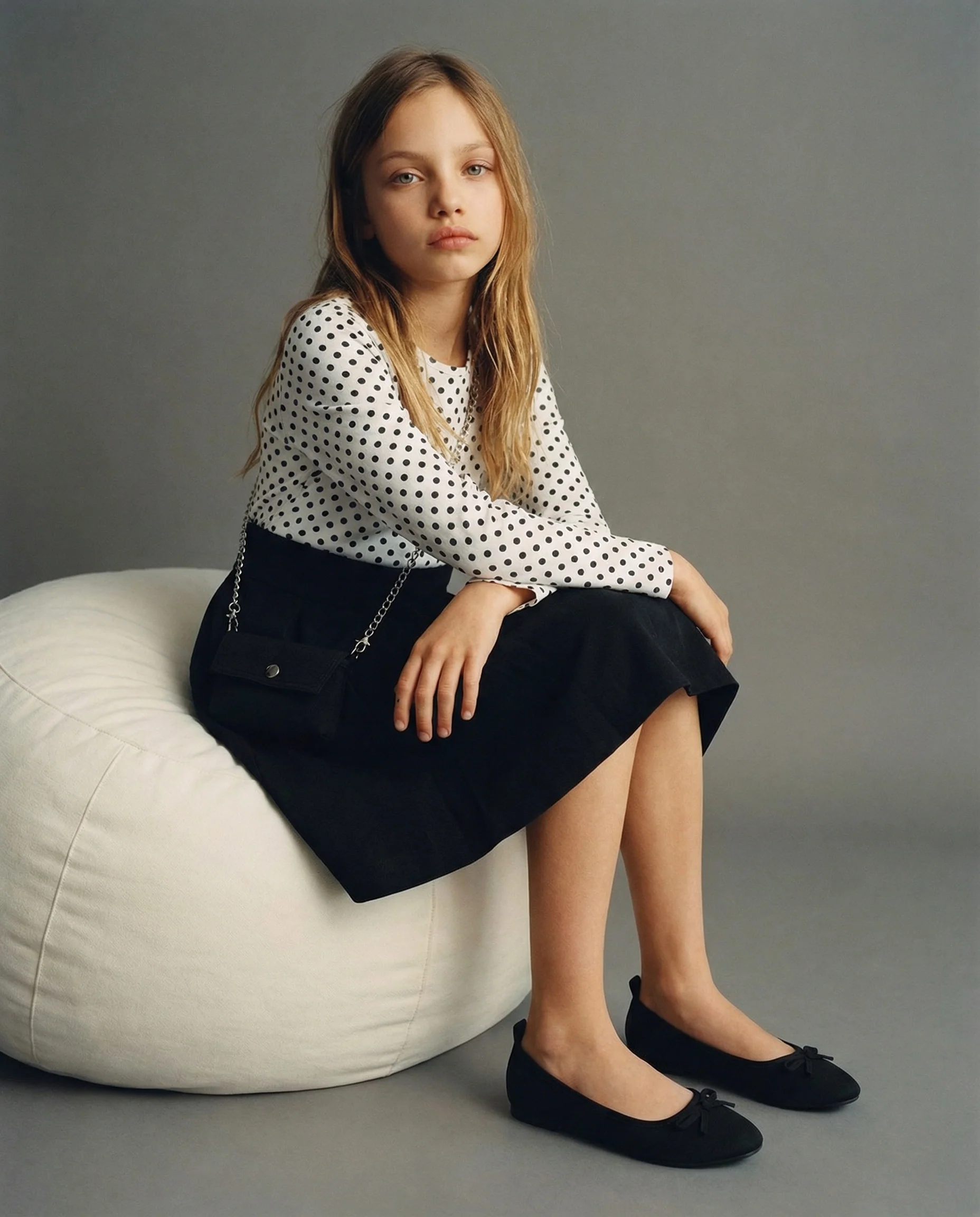 Abito a pois con gonna a contrasto e borsa - Nero - Image 3