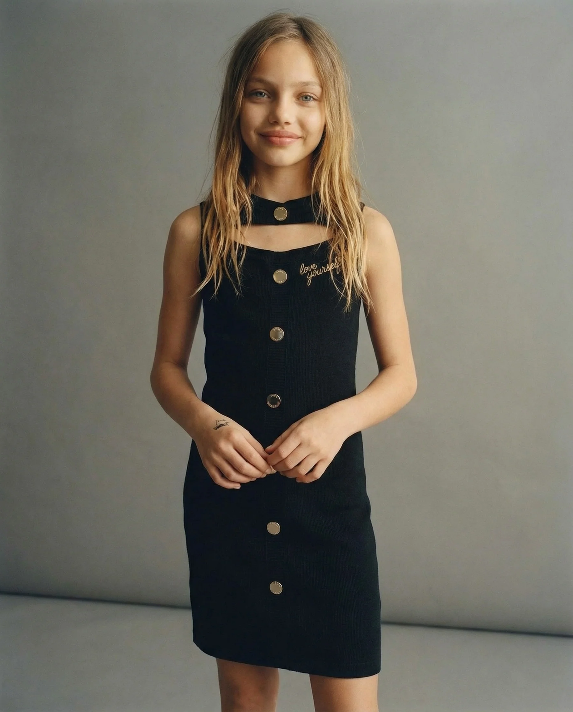 Abito in maglia con bottoni eleganti - Nero - Image 4