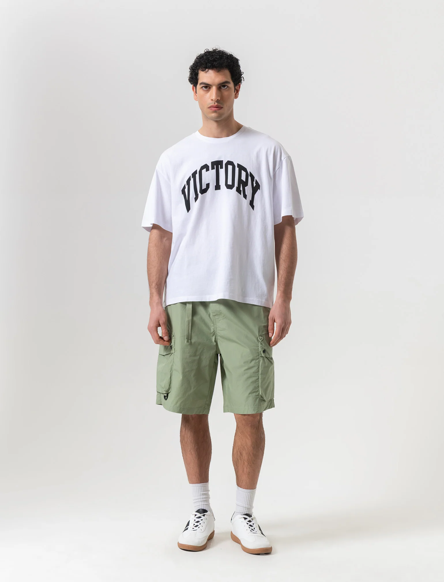 Bermuda cargo con cinturino relaxed fit da uomo - Verde salvia - Image 3