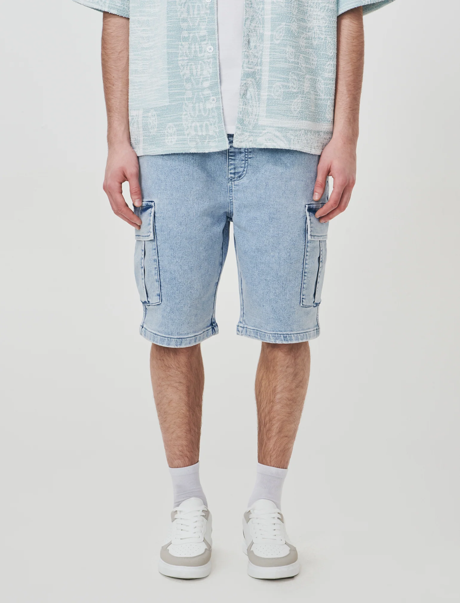 Bermuda Cargo Denim Slavato con Tasche - Denim - Image 4