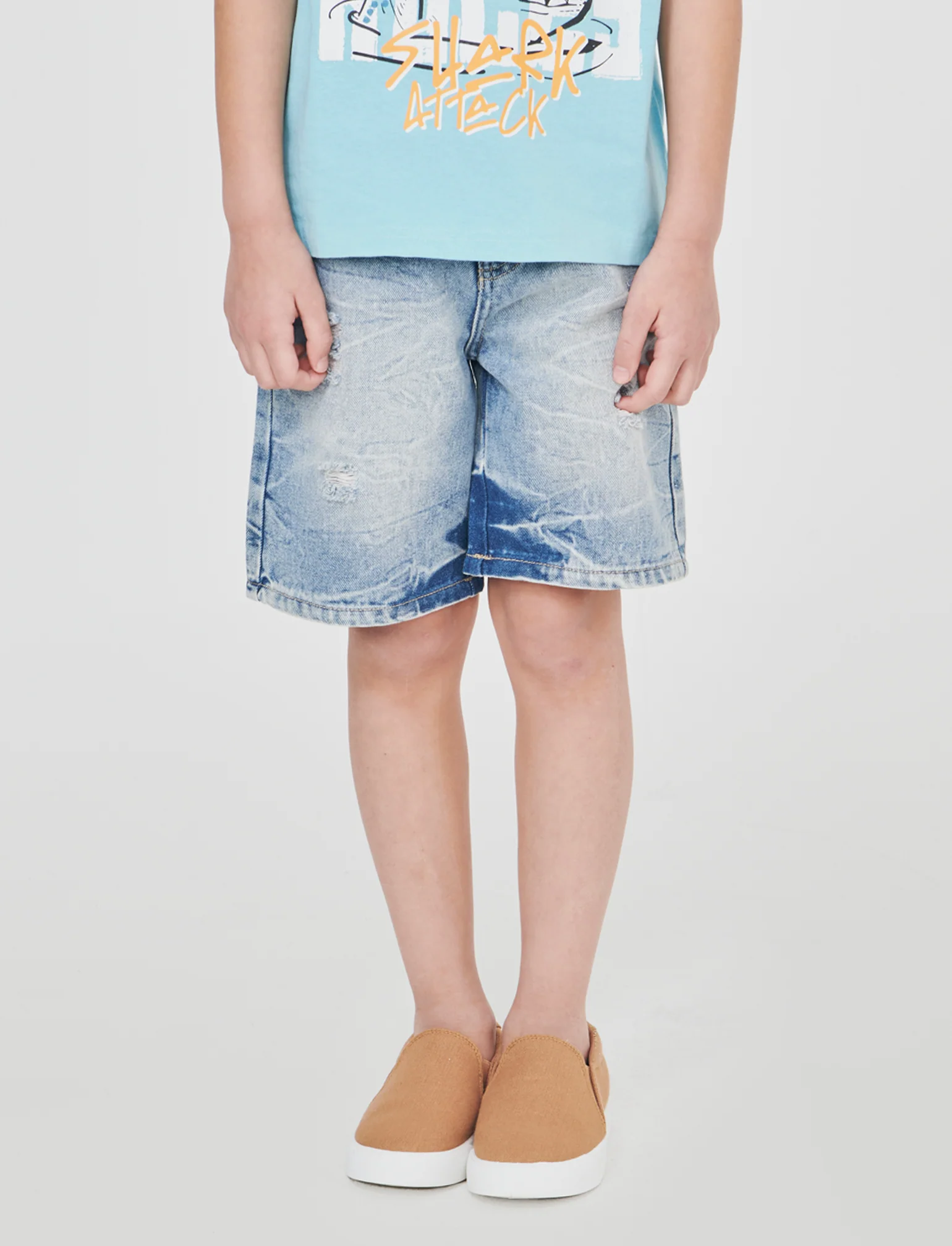 Bermuda in denim con rotture frontali - Denim chiaro - Image 4