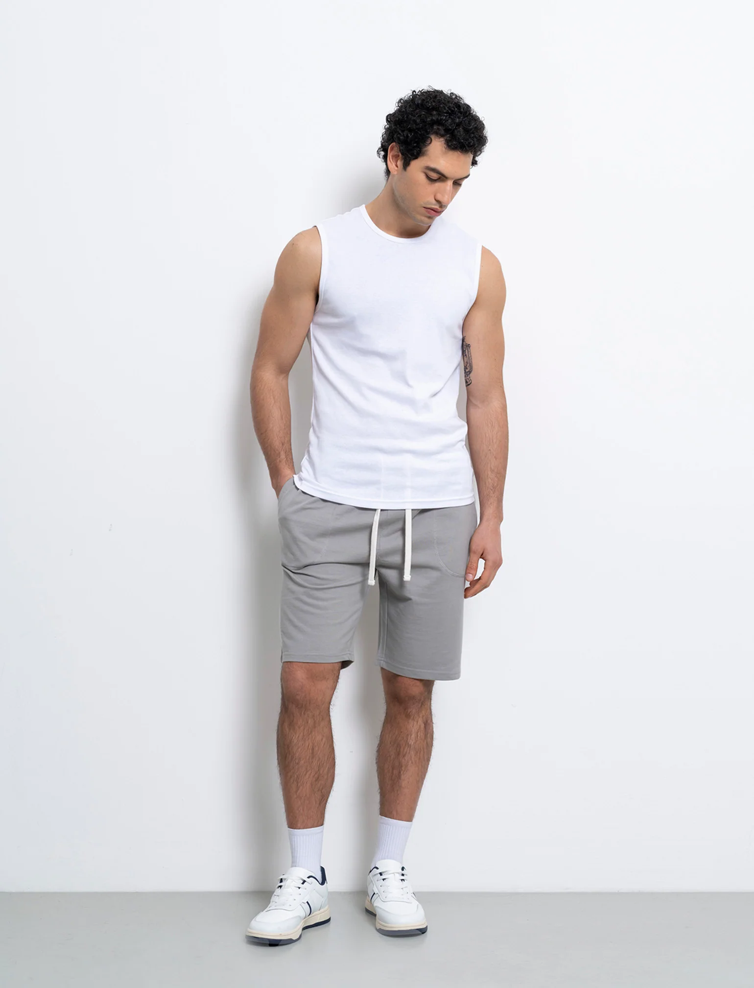 Bermuda in felpa con vita jogger da uomo - Grigio - Image 3