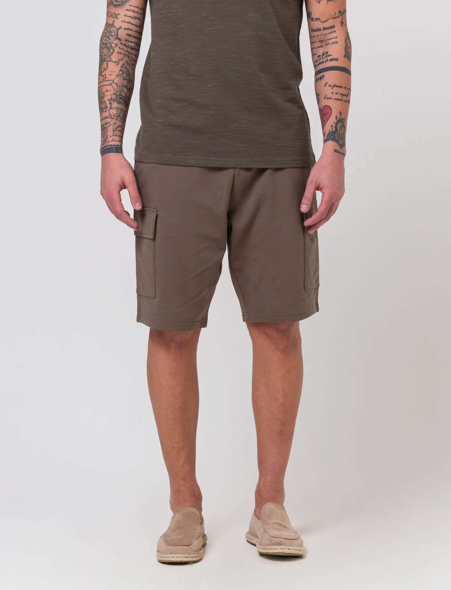 Bermuda in felpa con vita jogger da uomo - Grigio fango