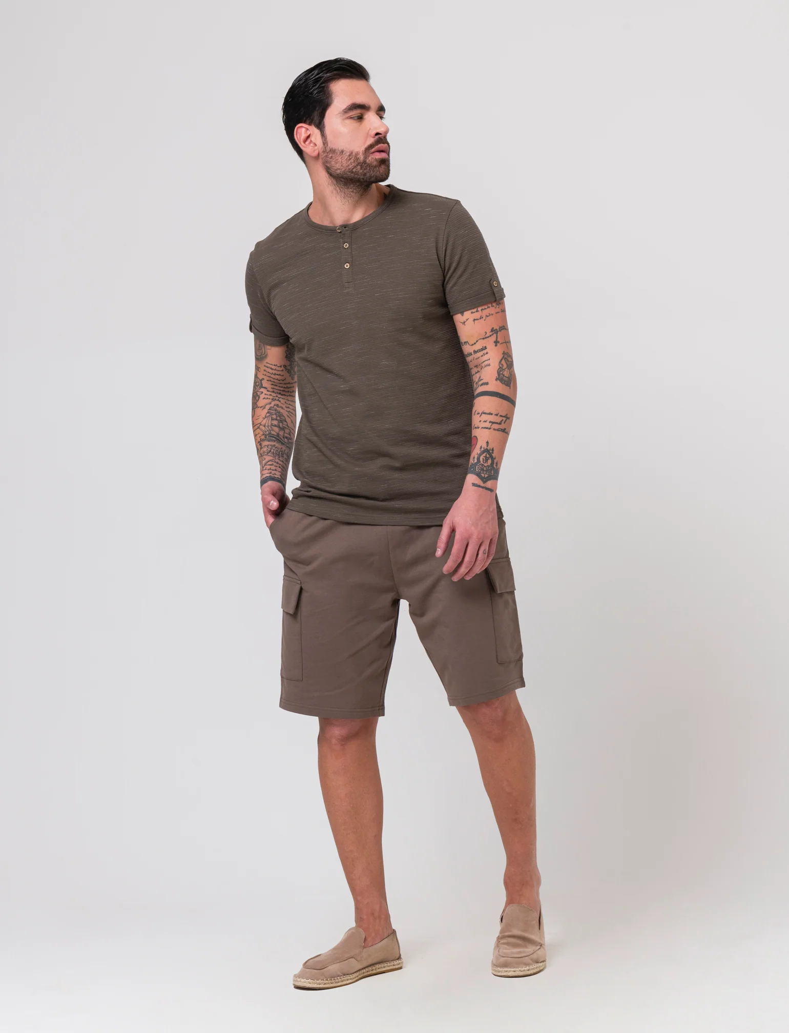 Bermuda in felpa con vita jogger da uomo - Grigio fango - Image 3