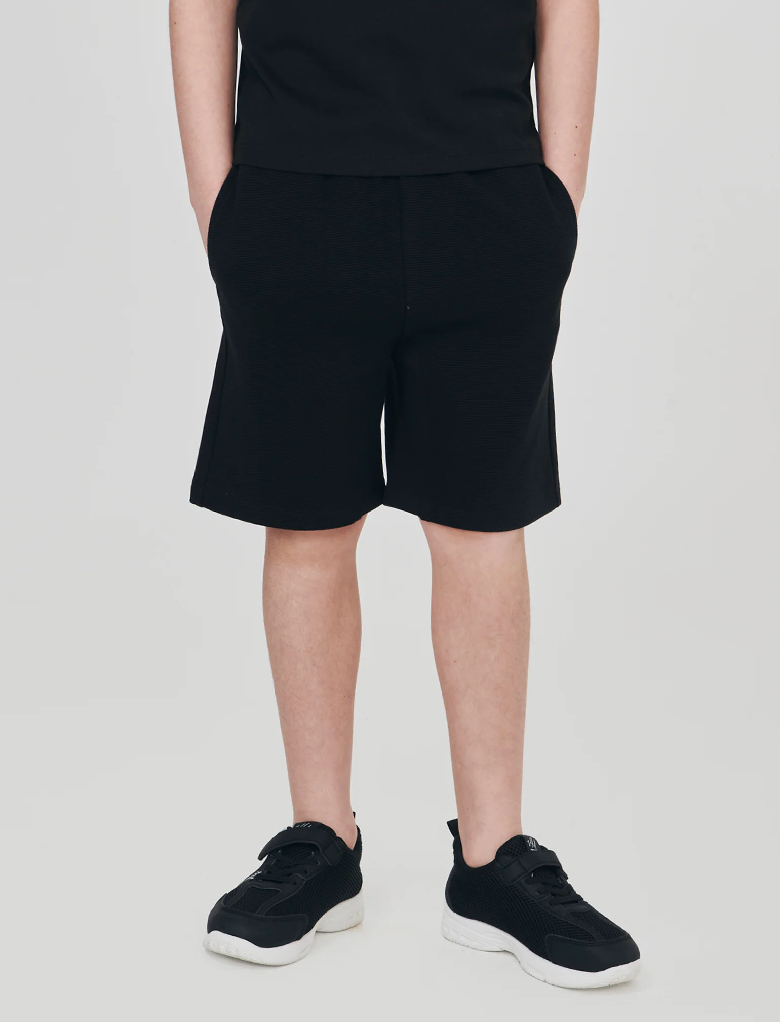 Bermuda in felpa dal look casual e stiloso - Nero - Image 3