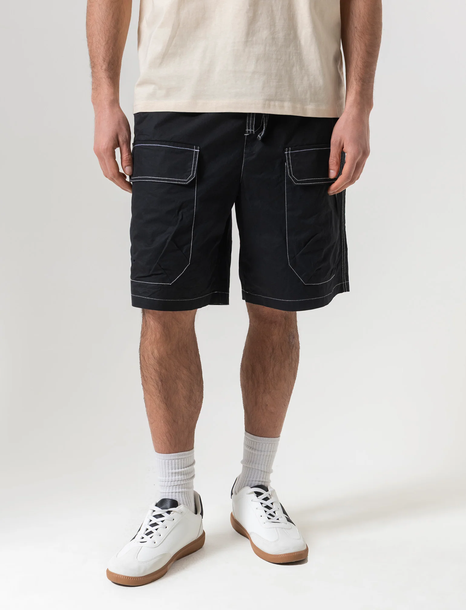 Bermuda jogger cargo relaxed fit da uomo - Nero - Image 2
