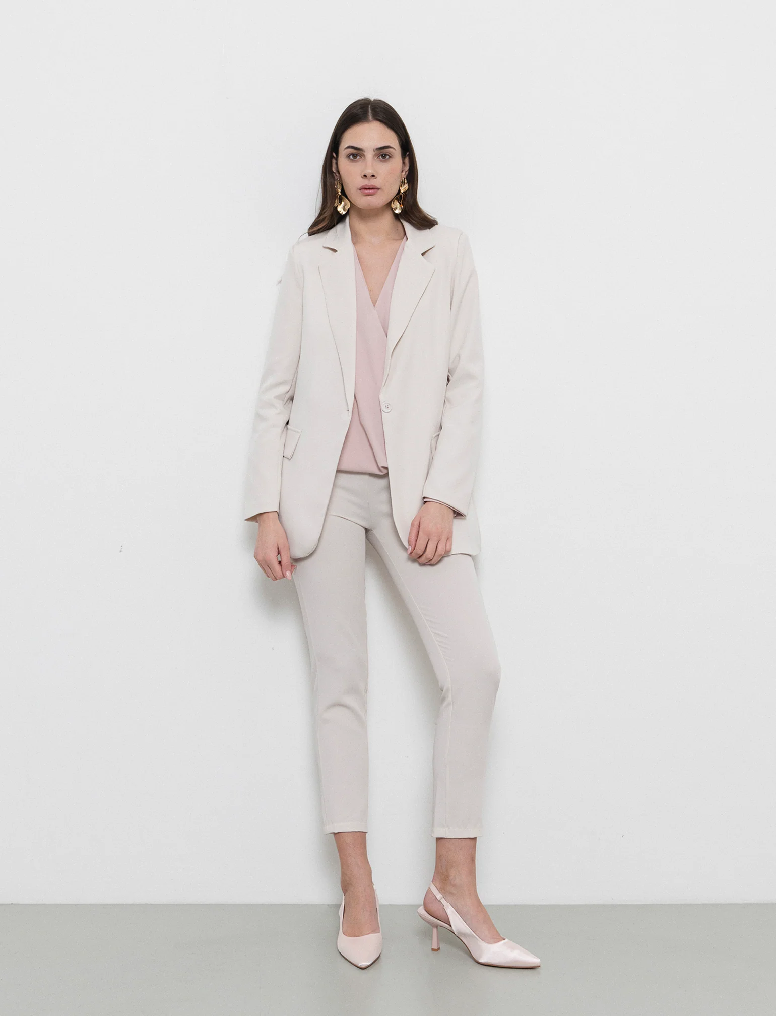 Blazer con collo revers e tasche con patta - Bianco gesso - Image 3