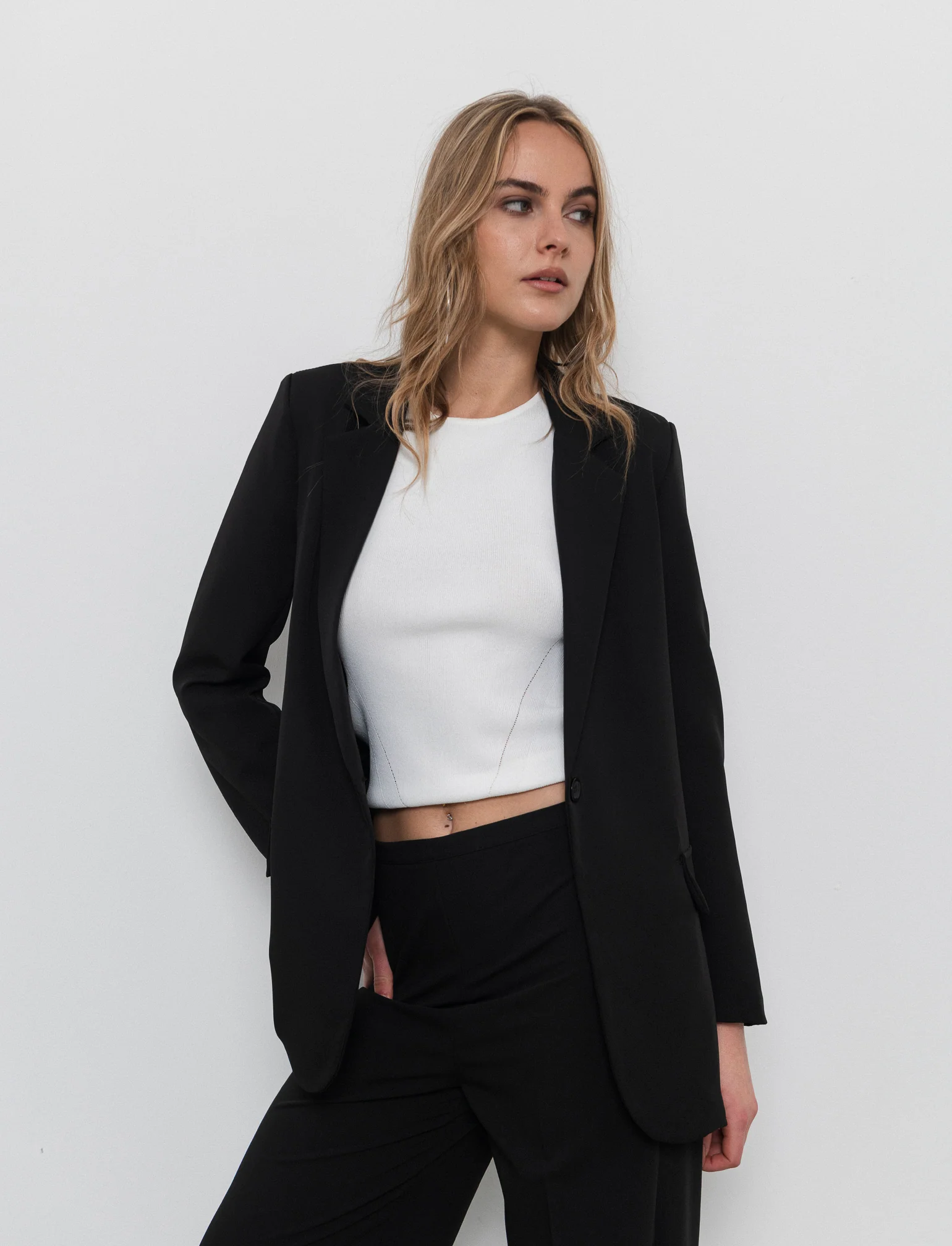 Blazer con collo revers e tasche con patta - Nero - Image 2