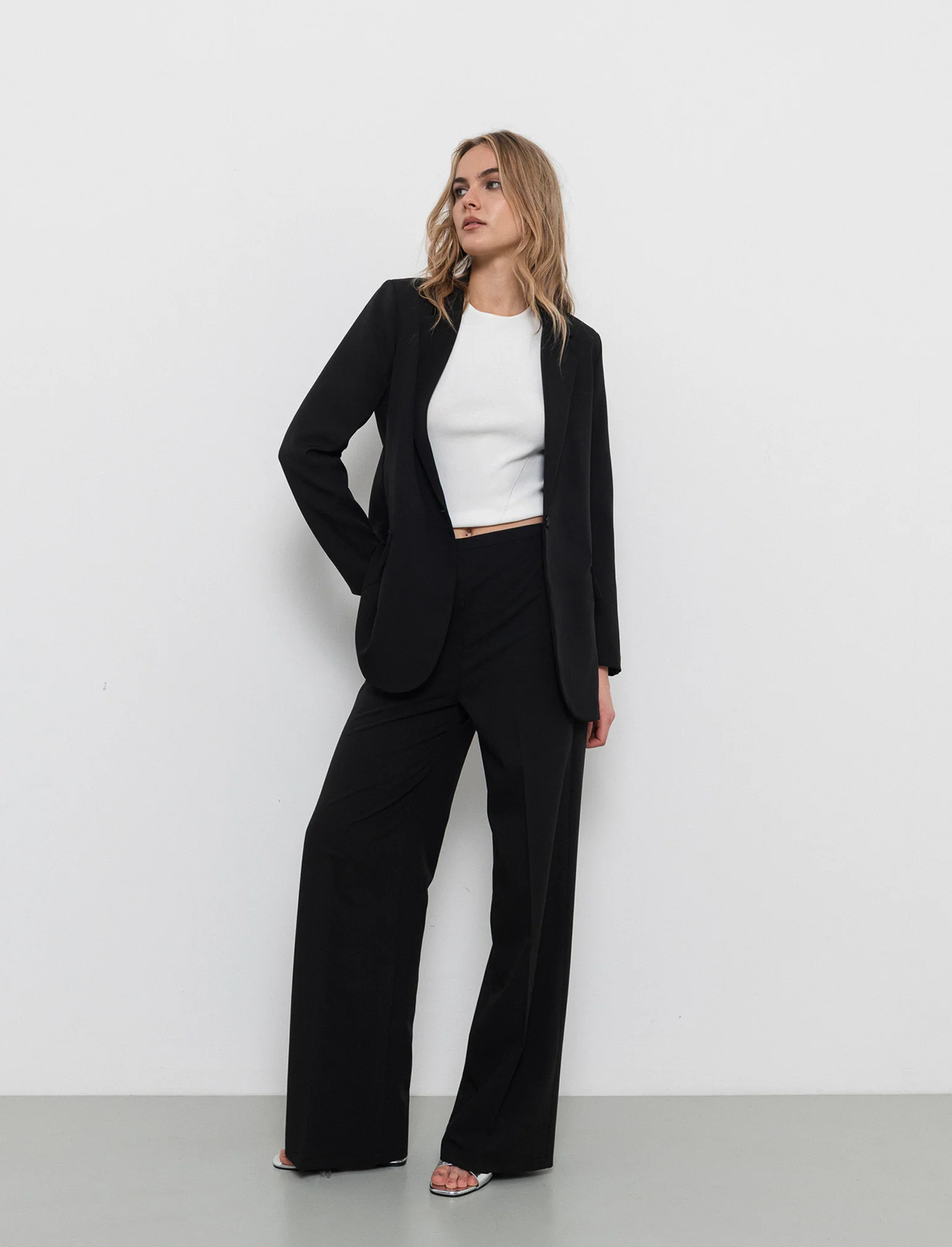 Blazer con collo revers e tasche con patta - Nero - Image 3