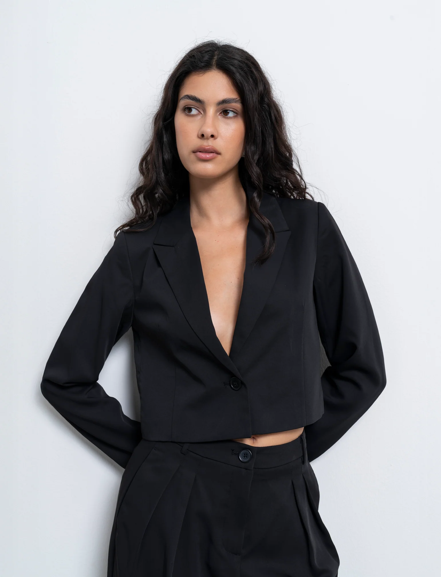 Blazer crop da donna - Nero - Image 3
