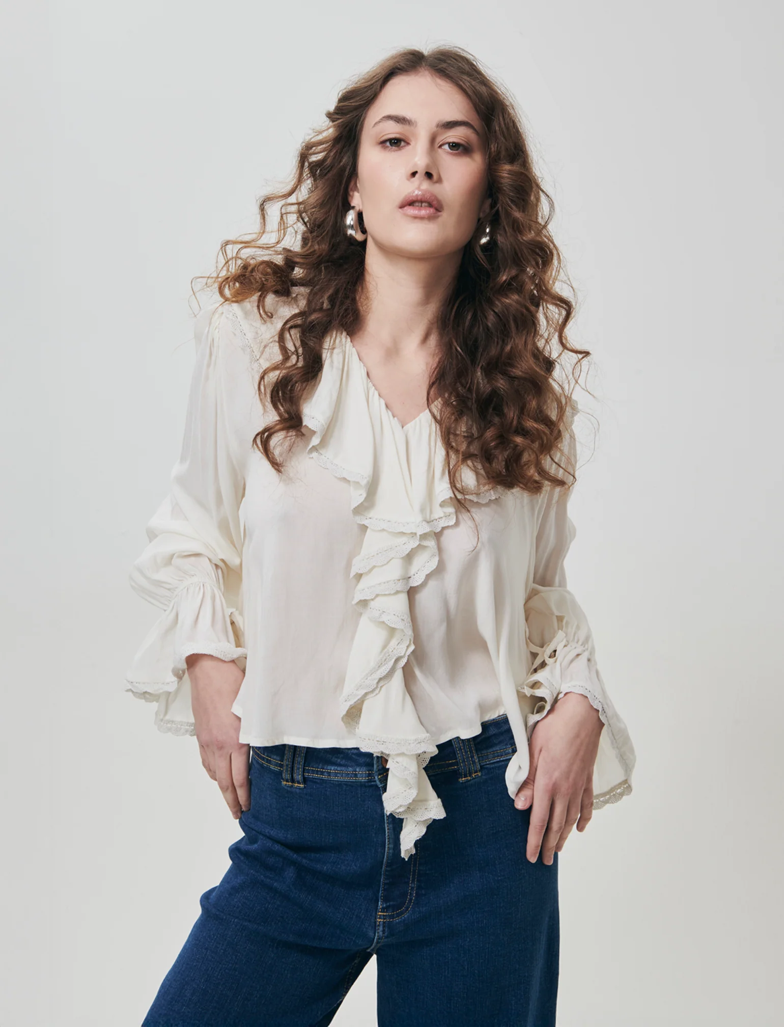 Blusa con rouches e scollo a V - Avorio - Image 3