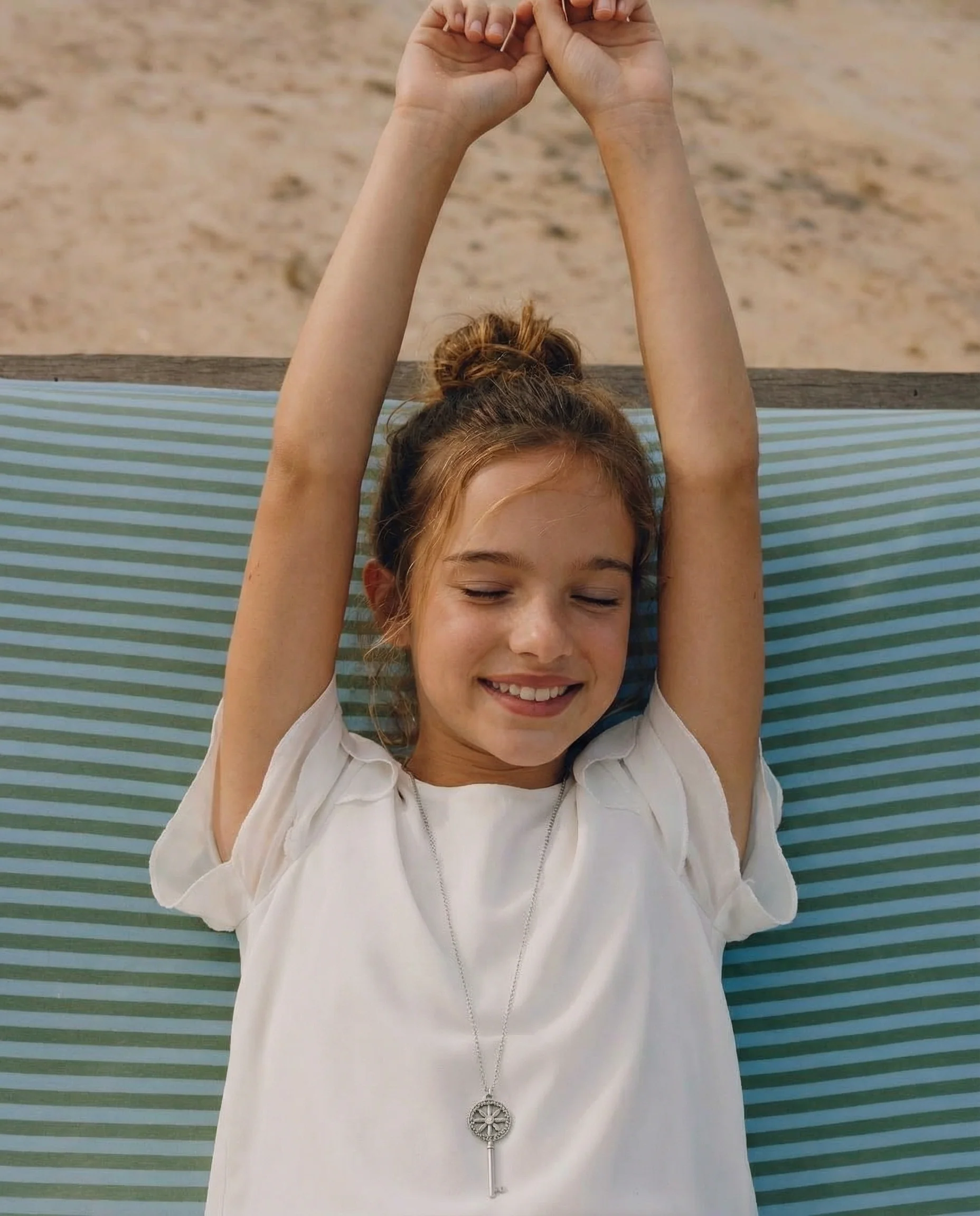 Blusa in tessuto leggero da bambina. - Bianco