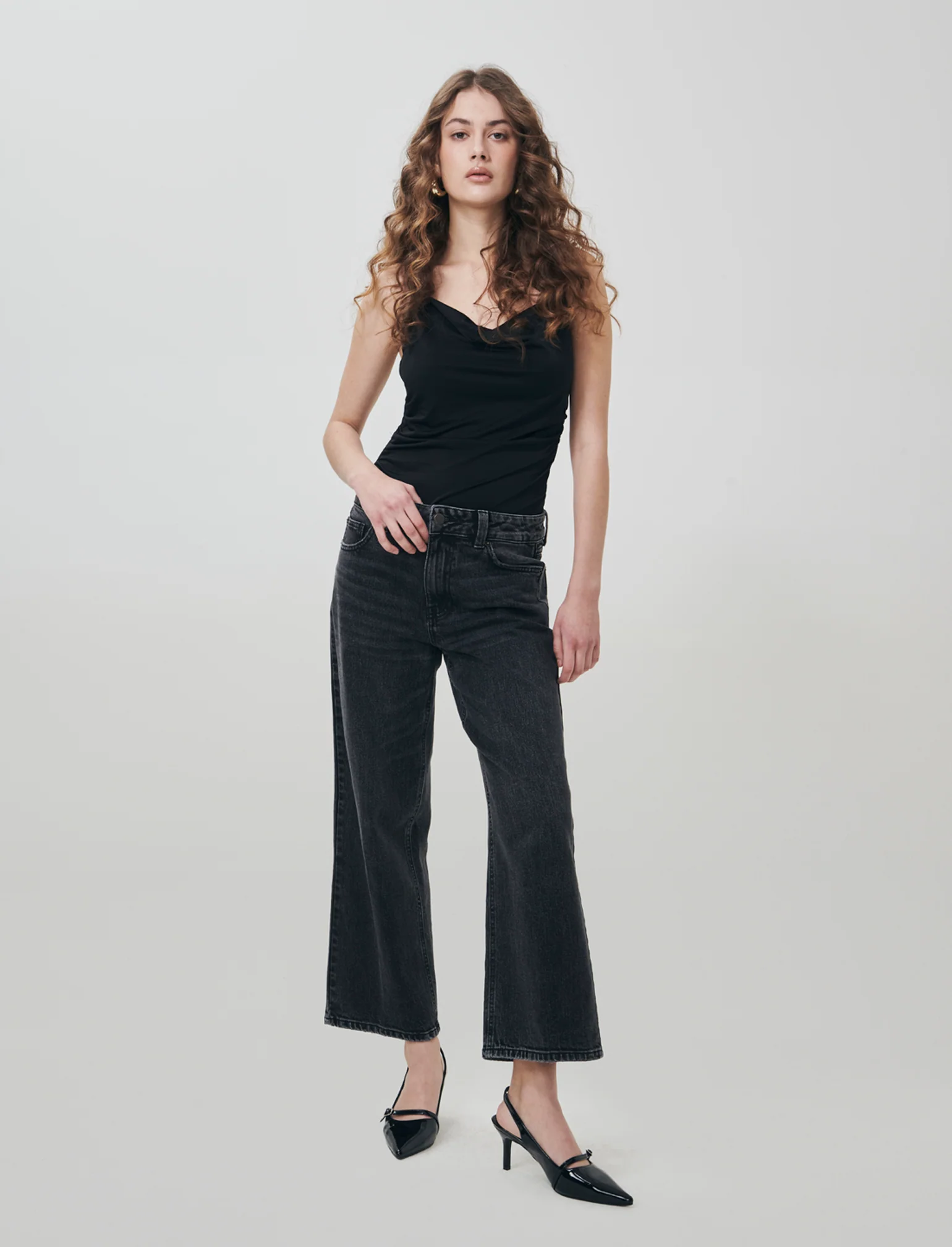 Body con spalline e scollo morbido - Nero - Image 4