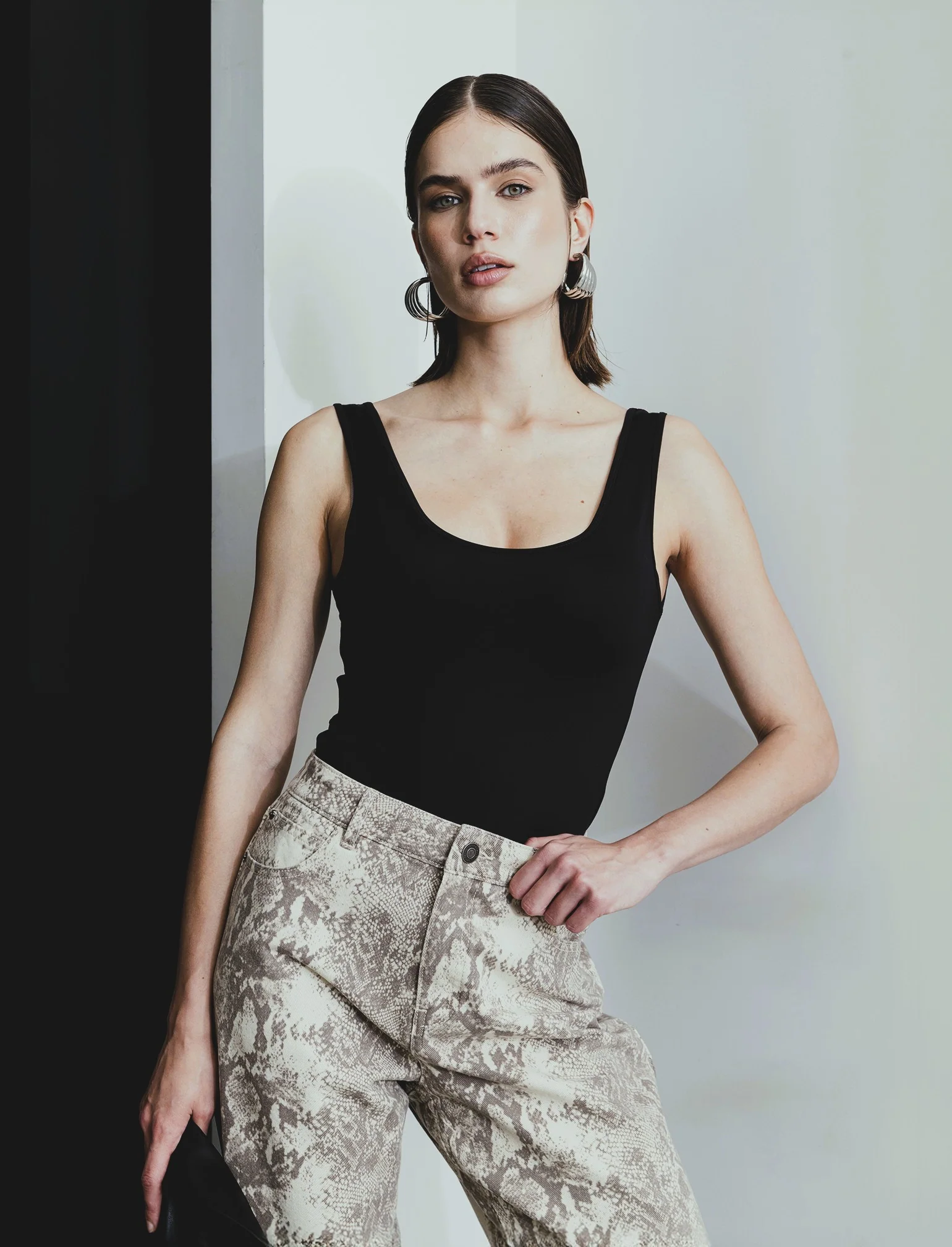 BODY SCOLLO A V - Nero - Image 3