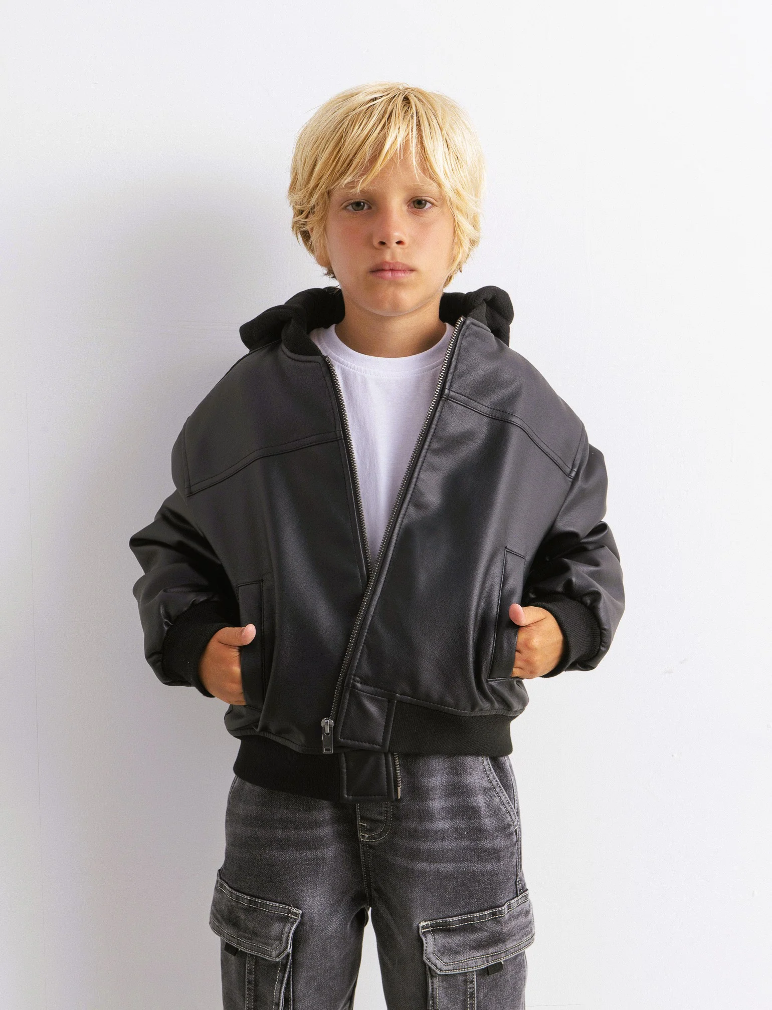 Bomber in finta pelle. - Nero