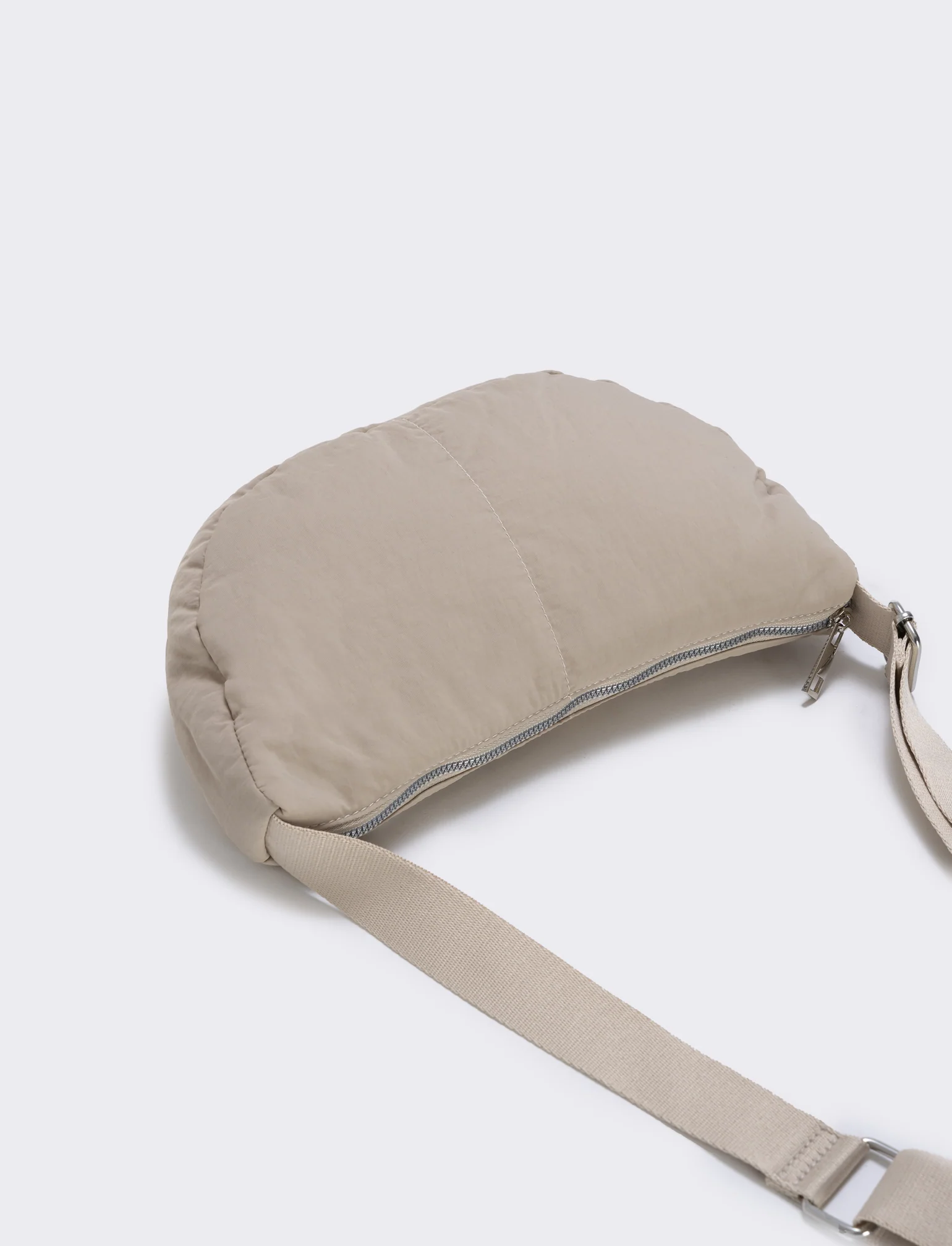 Borsa mezzaluna in nylon con tracolla - Beige - Image 2
