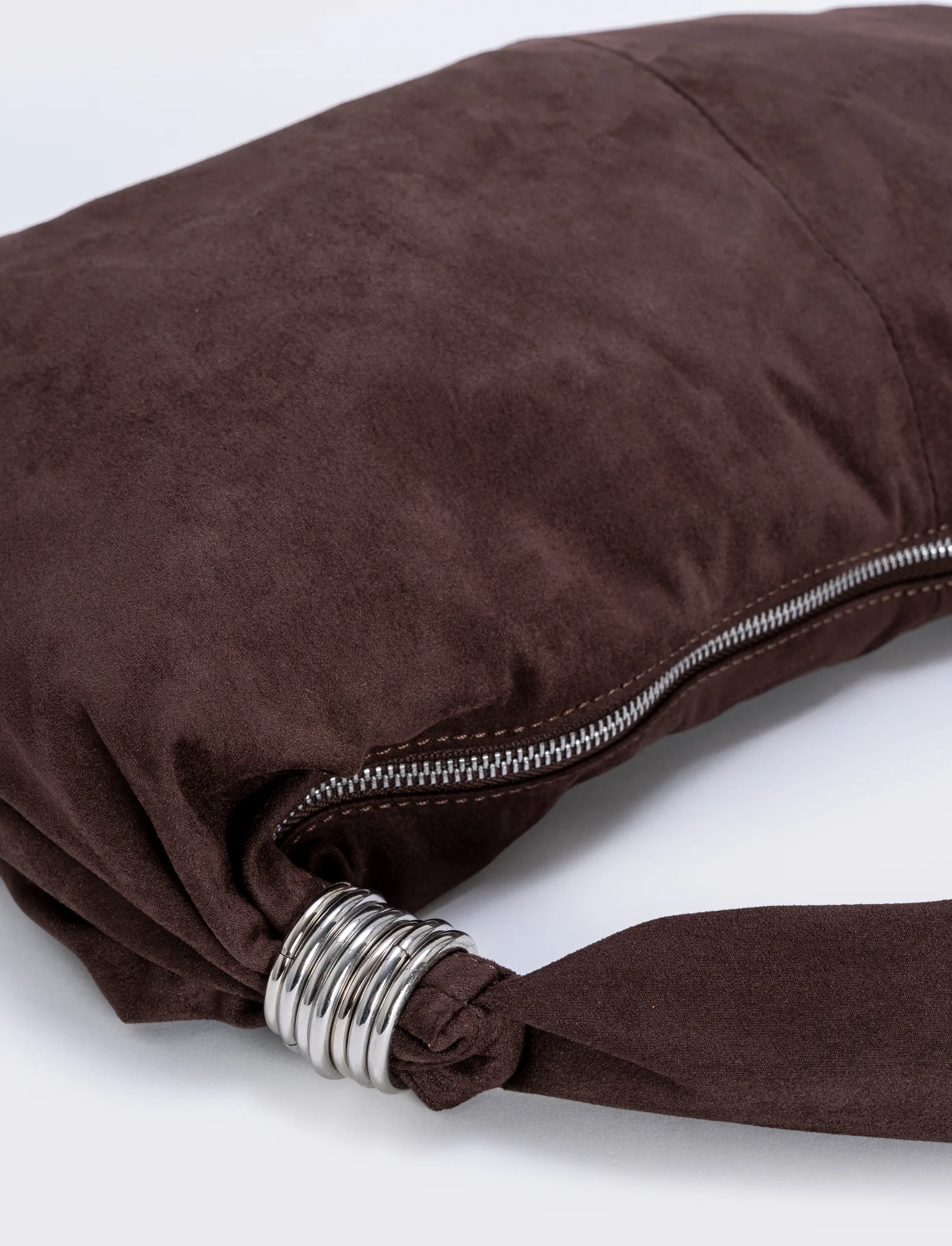 Borsa mezzaluna in suede con anelli - Marrone - Image 3