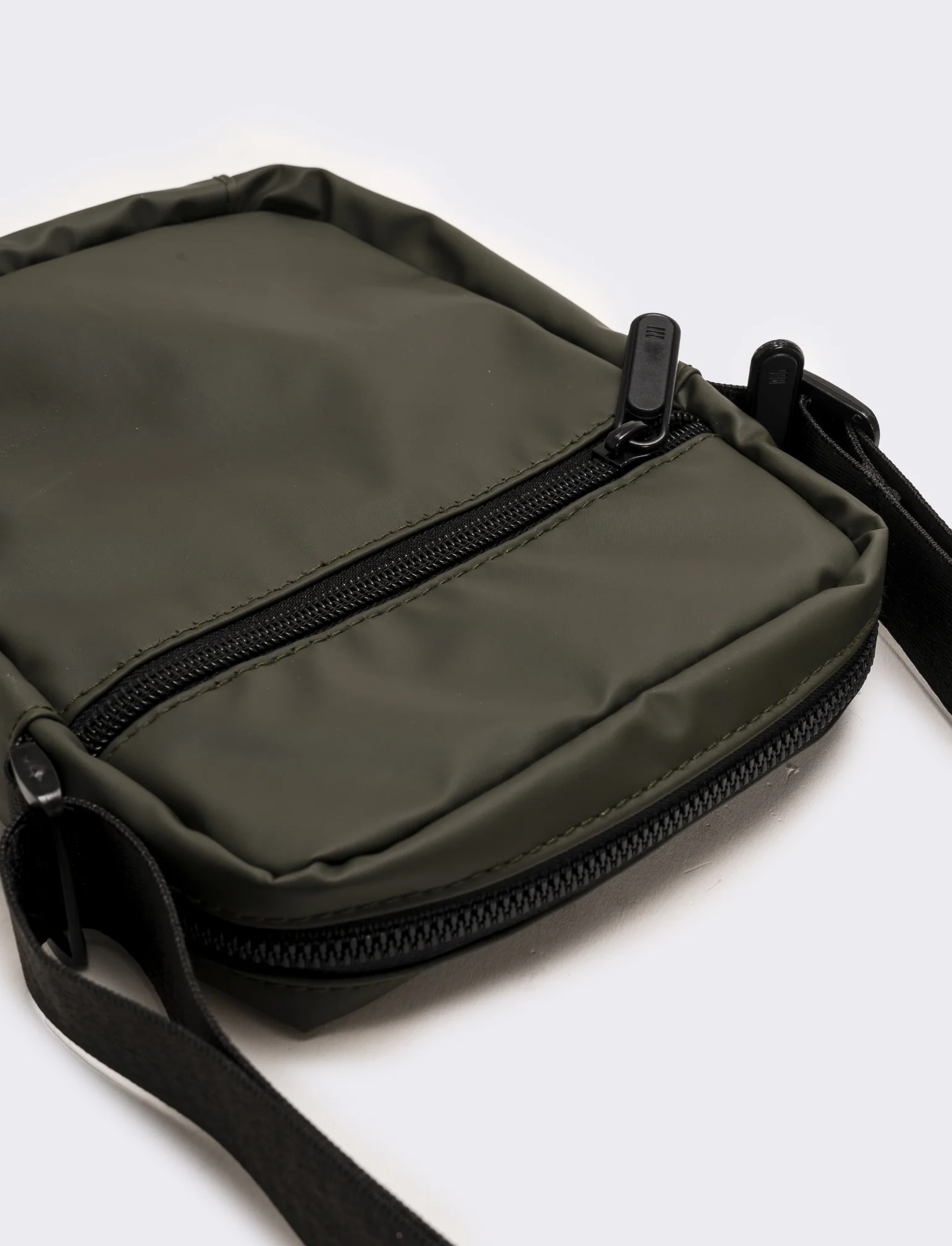 Borsa uomo a tracolla gommata con zip - Verde - Image 3