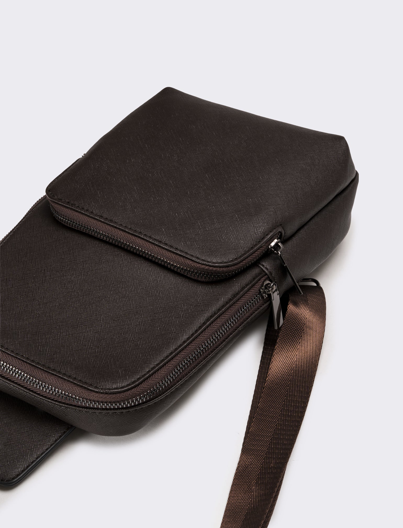 Borsa uomo monospalla in saffiano - Marrone - Image 2