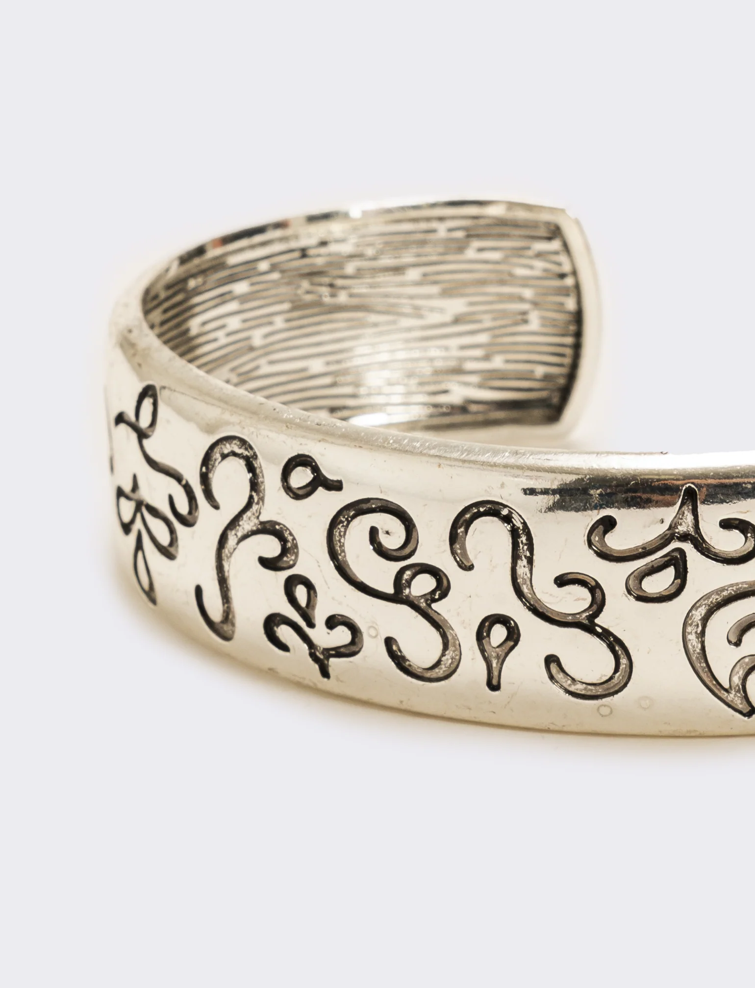 Bracciale rigido bombato con dettagli - Argento - Image 3