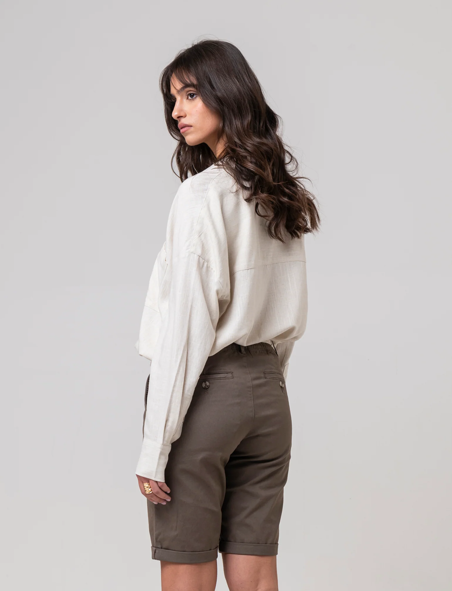 Camicia con bottoni al fondo da donna - Beige corda