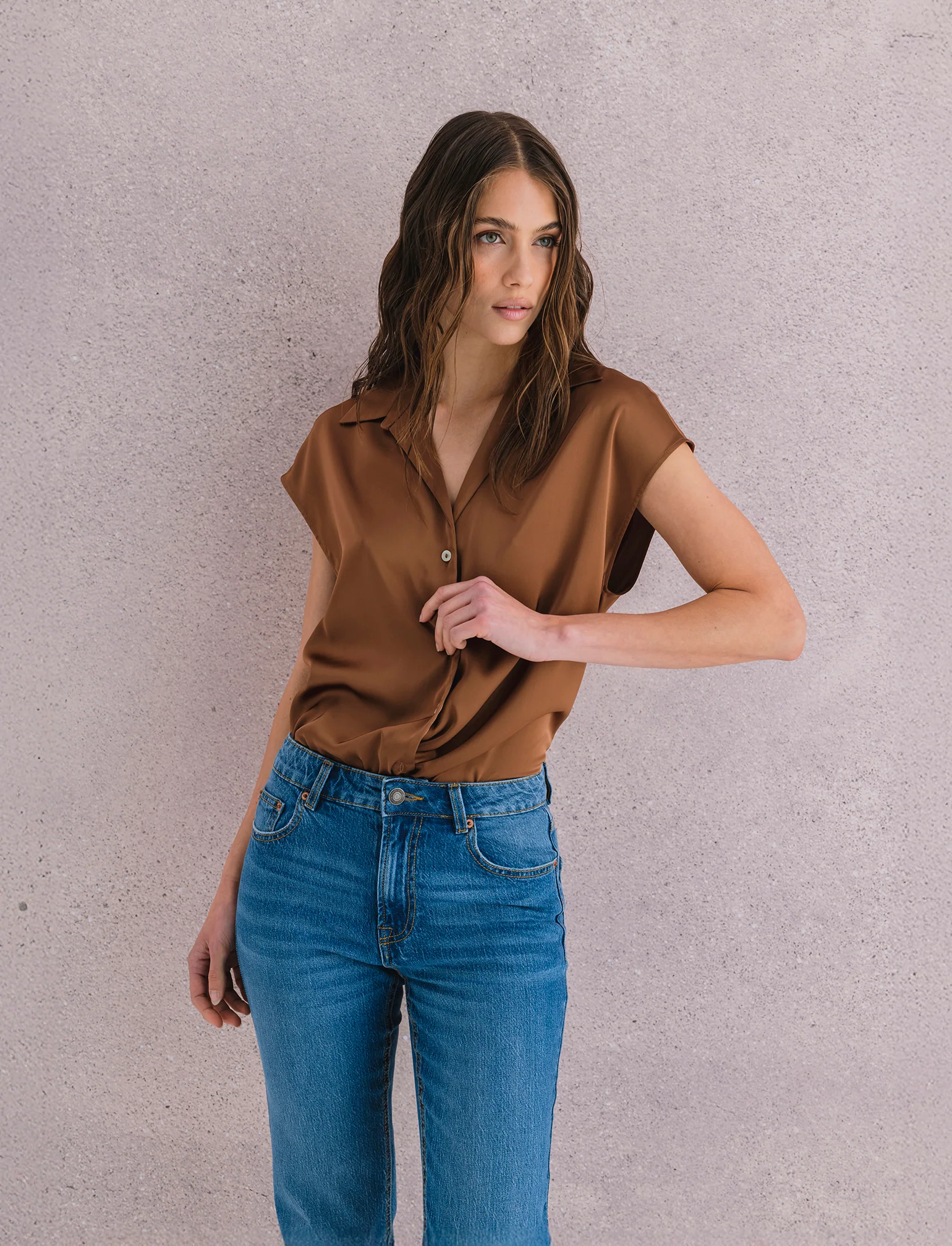 CAMICIA CON MANICHE AD ALETTA - Marrone tabacco - Image 4