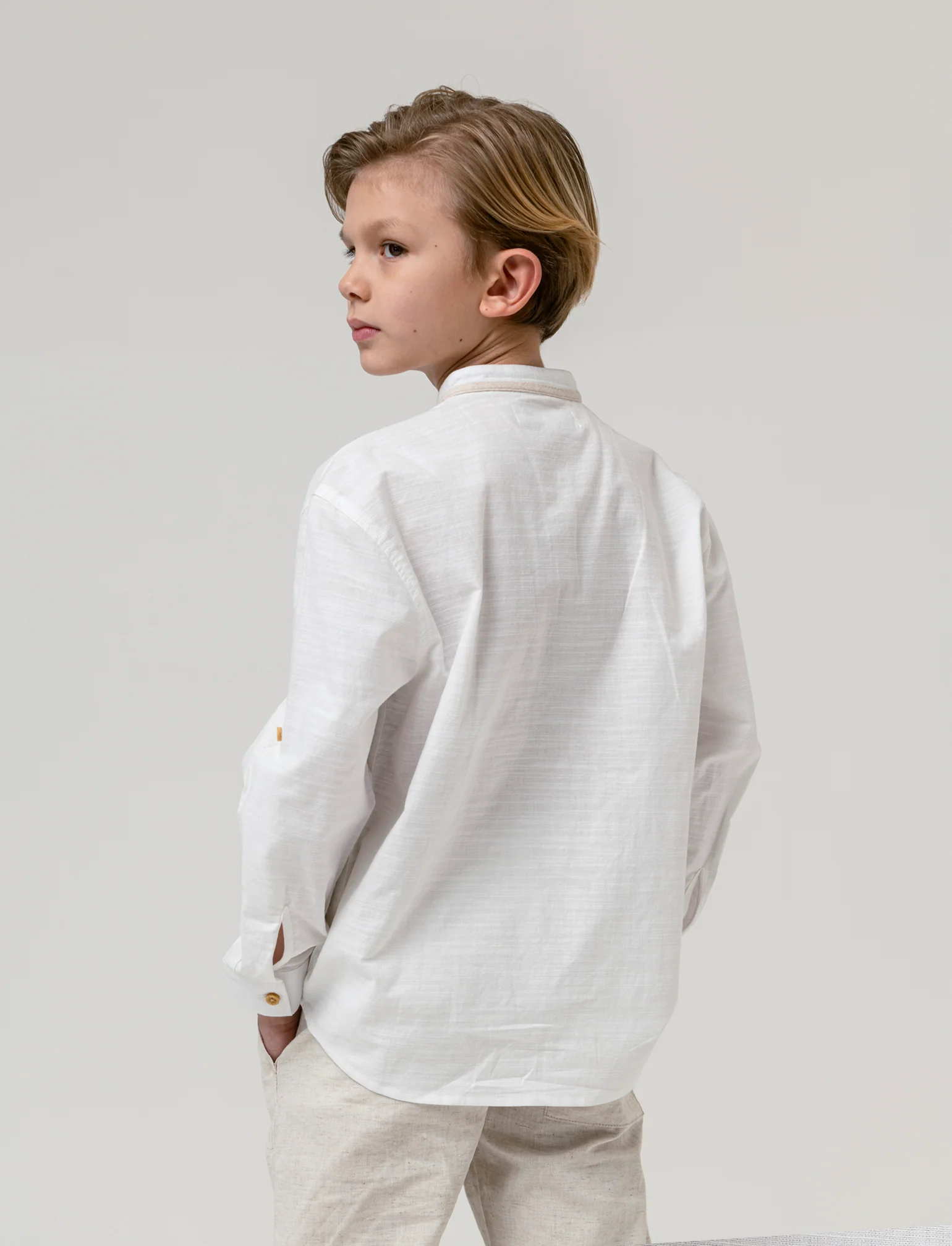 Camicia con profili in misto lino da bambino - Bianco latte - Image 2