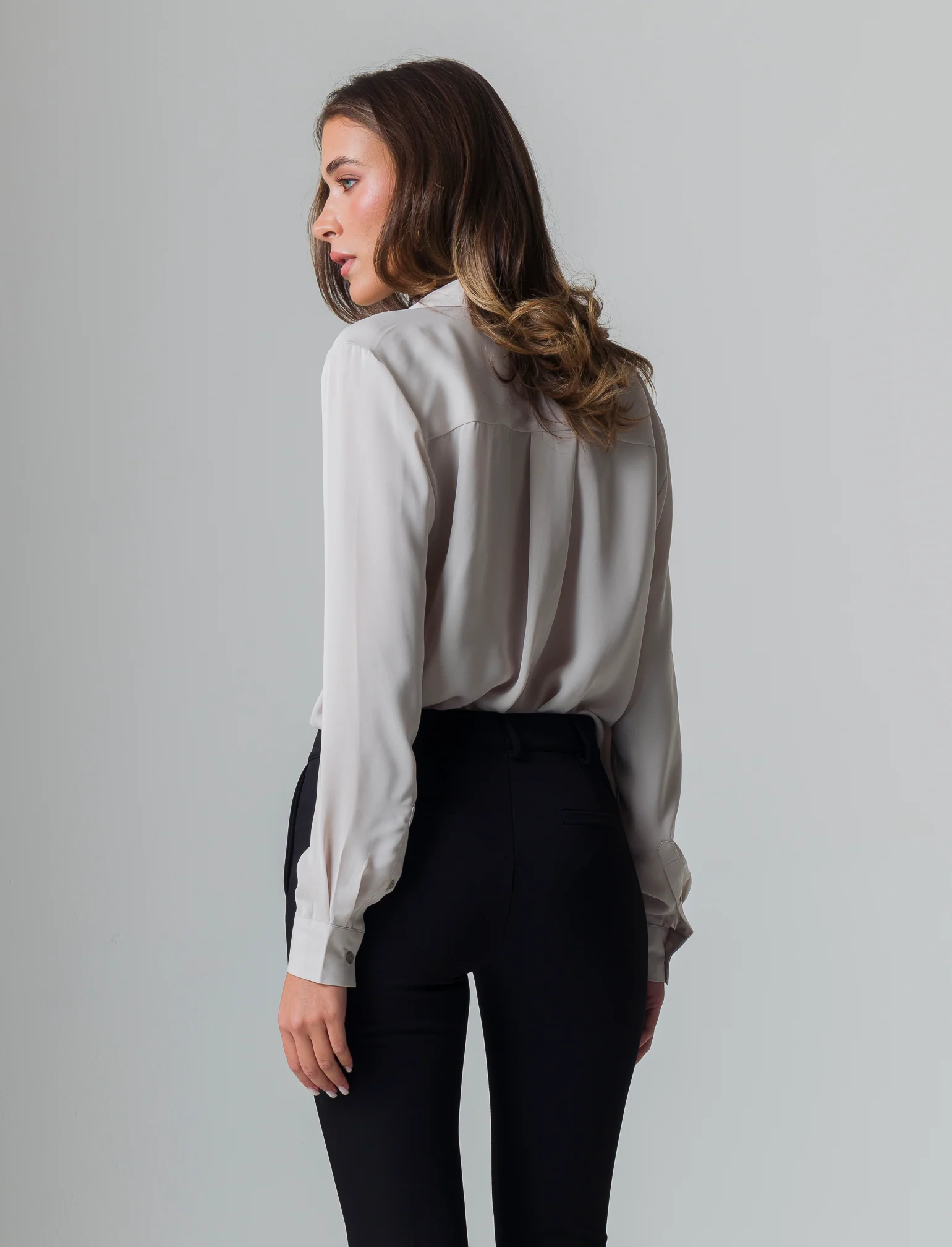 Camicia con spacchi sui fianchi da donna - Sabbia