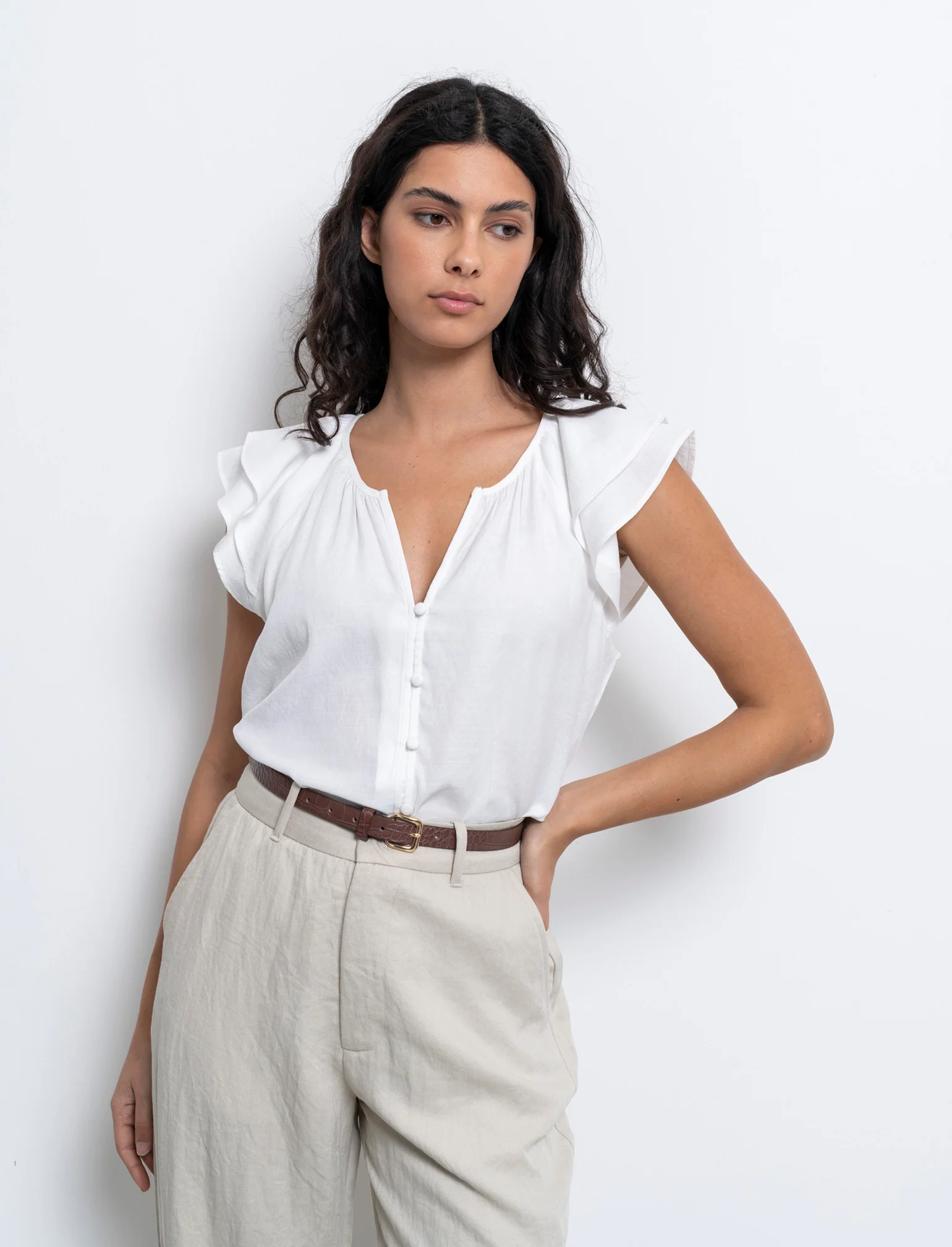 Camicia con volant da donna - Bianco latte - Image 3