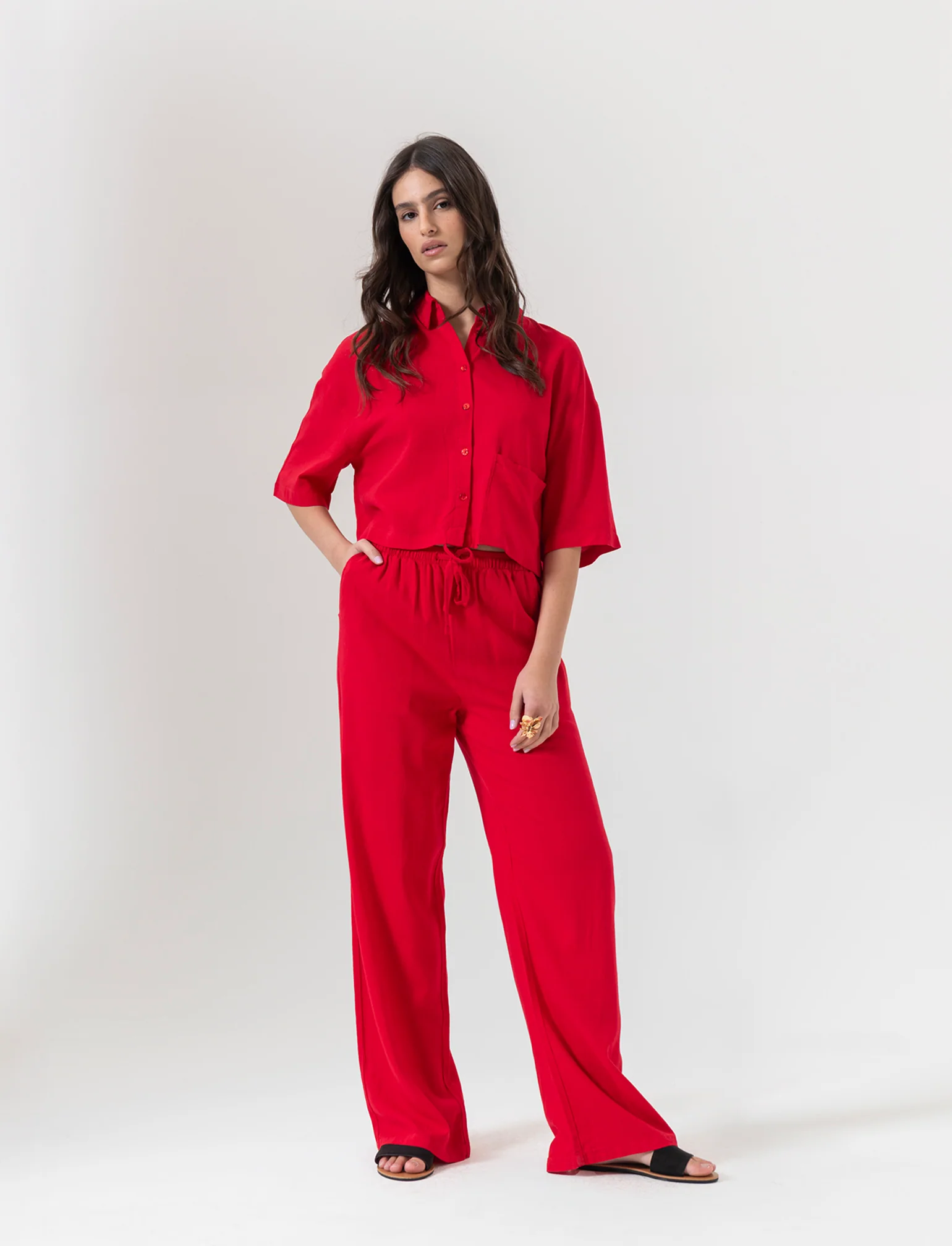 Camicia crop da donna - Rosso scarlatto - Image 3