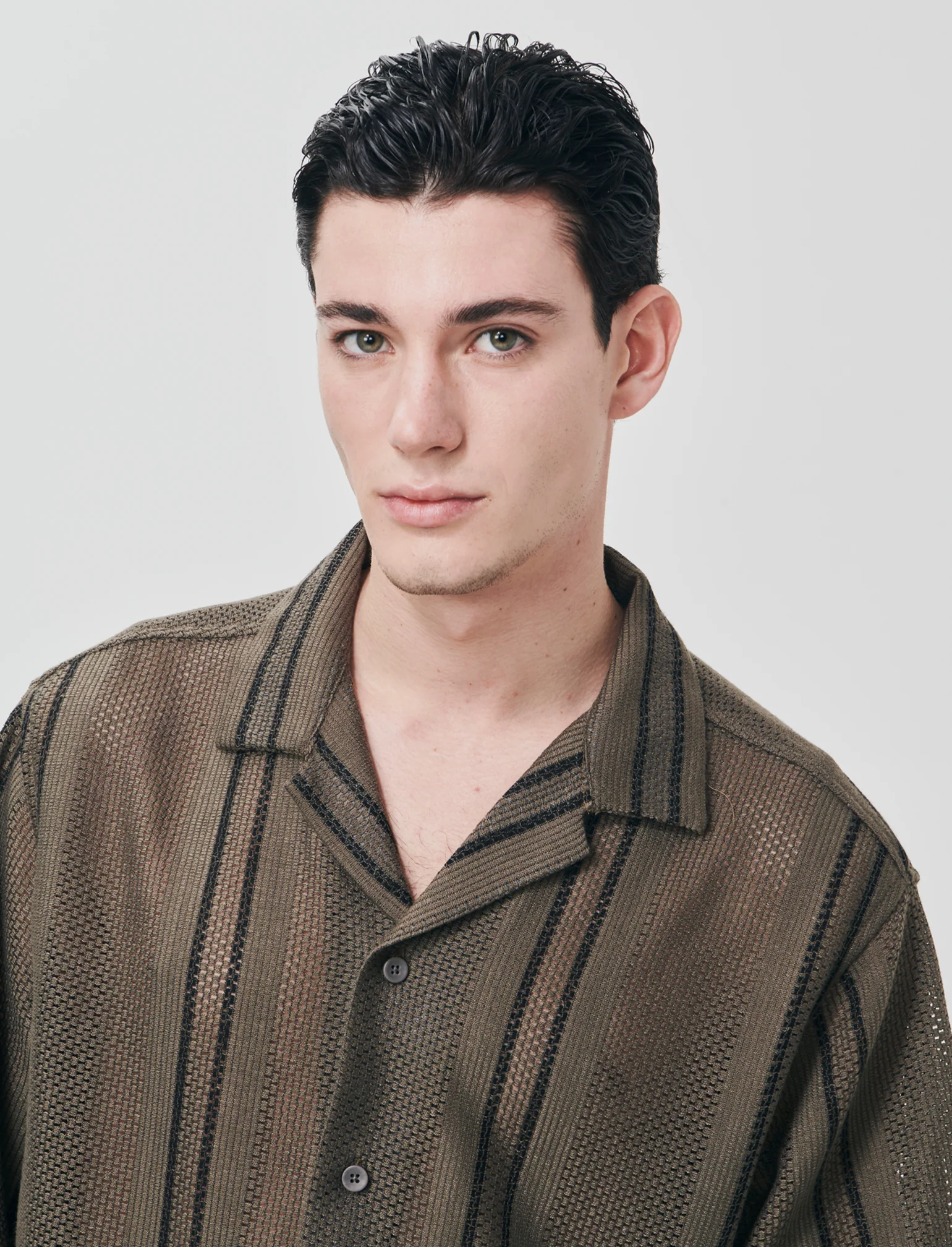 Camicia Cropped Boxy Fit in Crochet - Grigio fango - Image 3