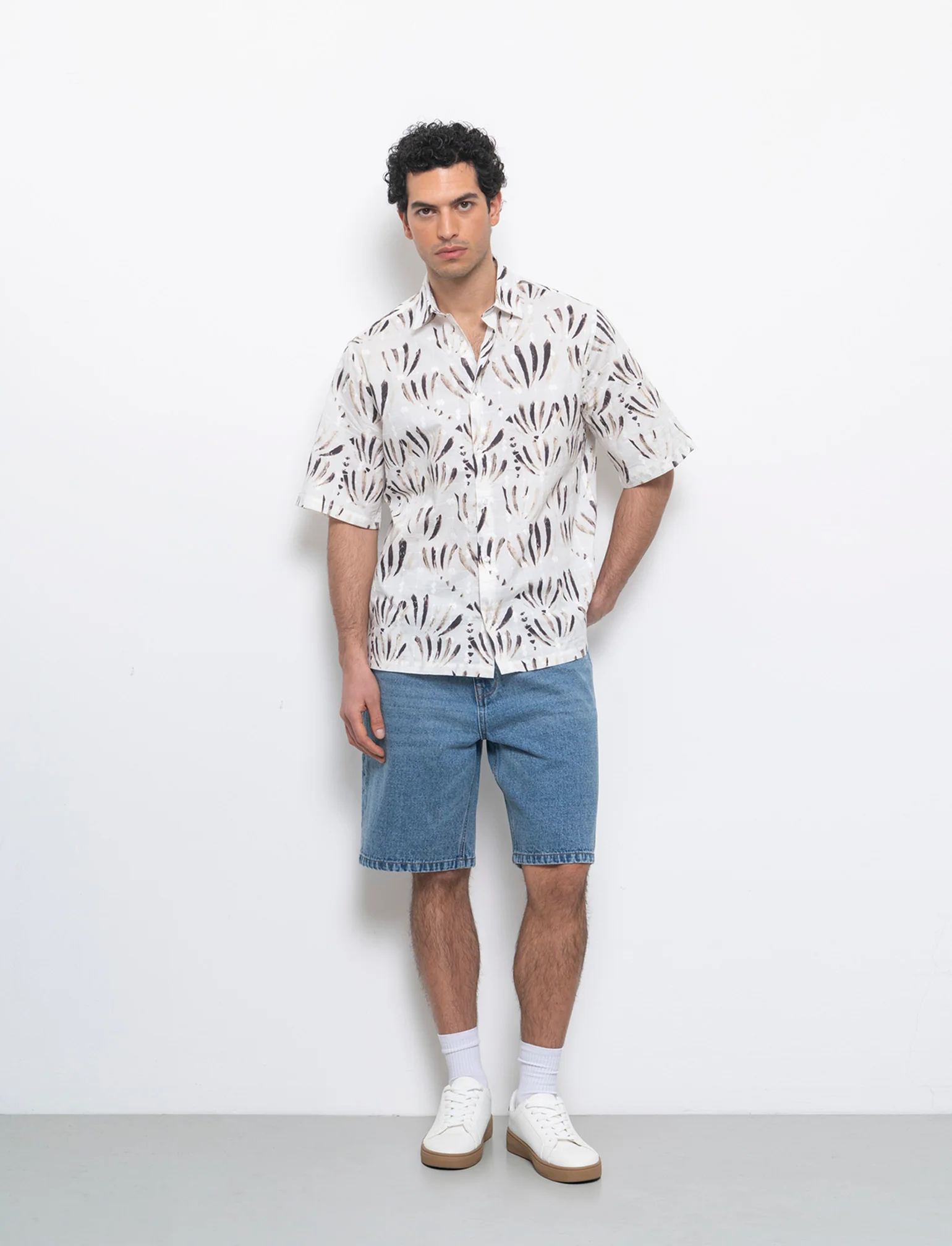 Camicia fantasia stampata e ricamata da uomo - Beige ecru