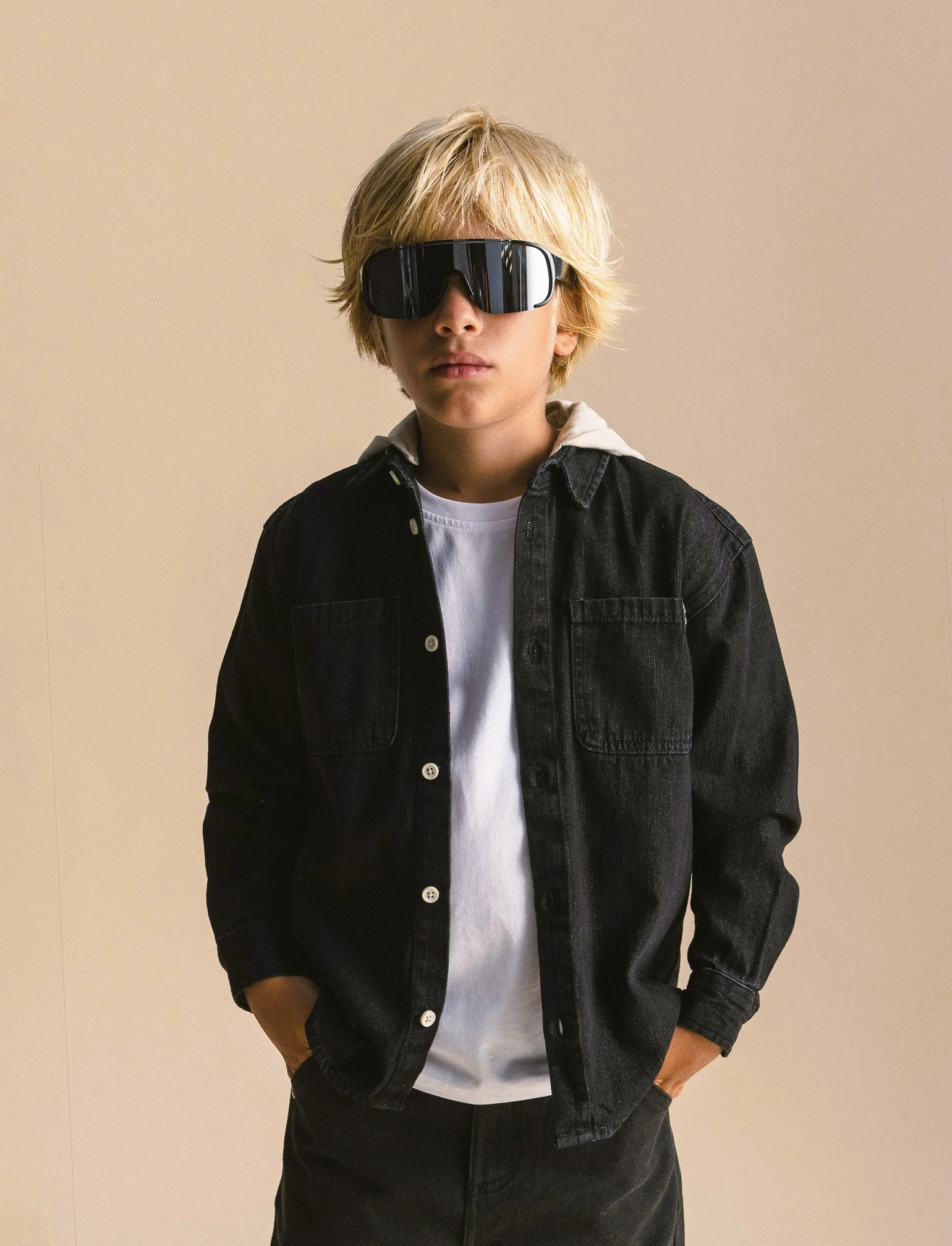 Camicia in denim con cappuccio - Nero - Image 2
