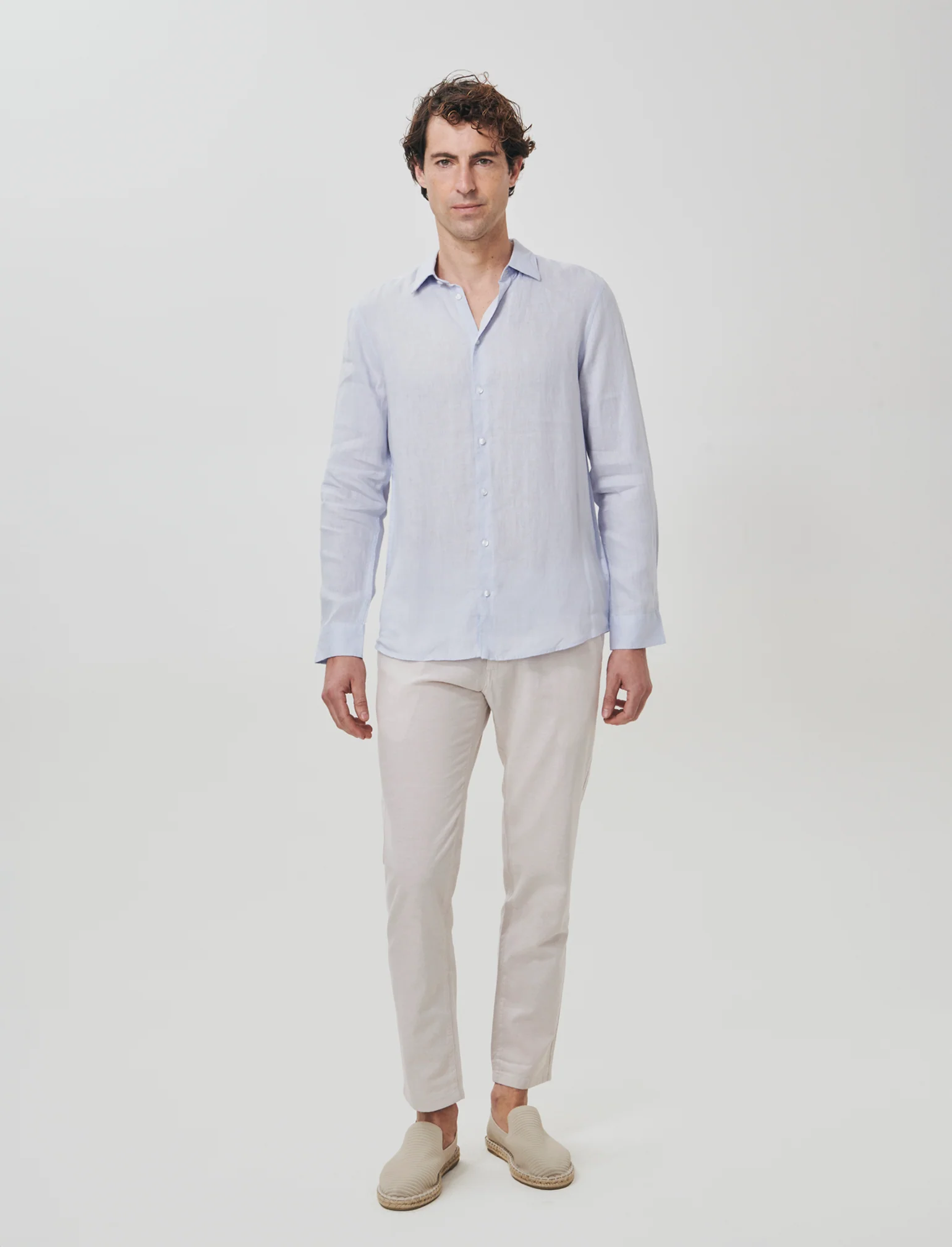 Camicia in lino leggero con collo francese - Celeste polvere