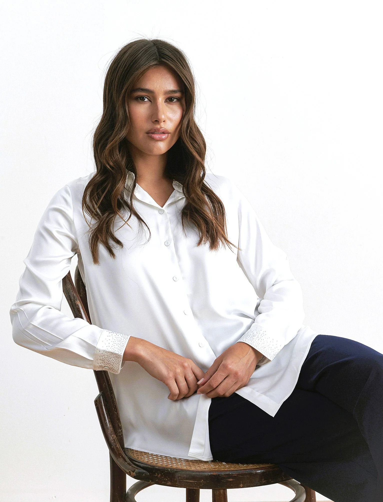 CAMICIA IN SATIN CON STRASS - Bianco latte - Image 4