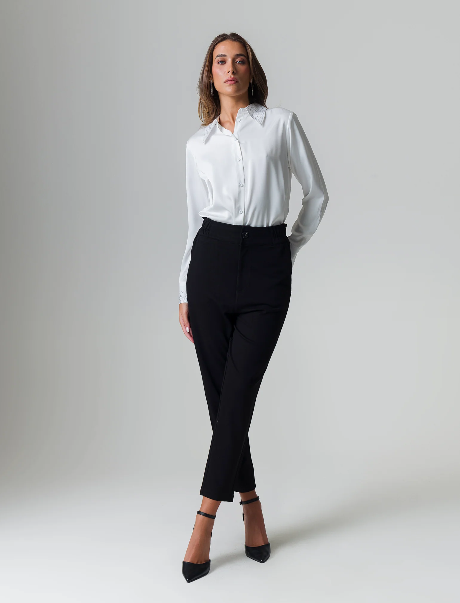 Camicia manica lunga in satin con strass da donna - Bianco panna - Image 2