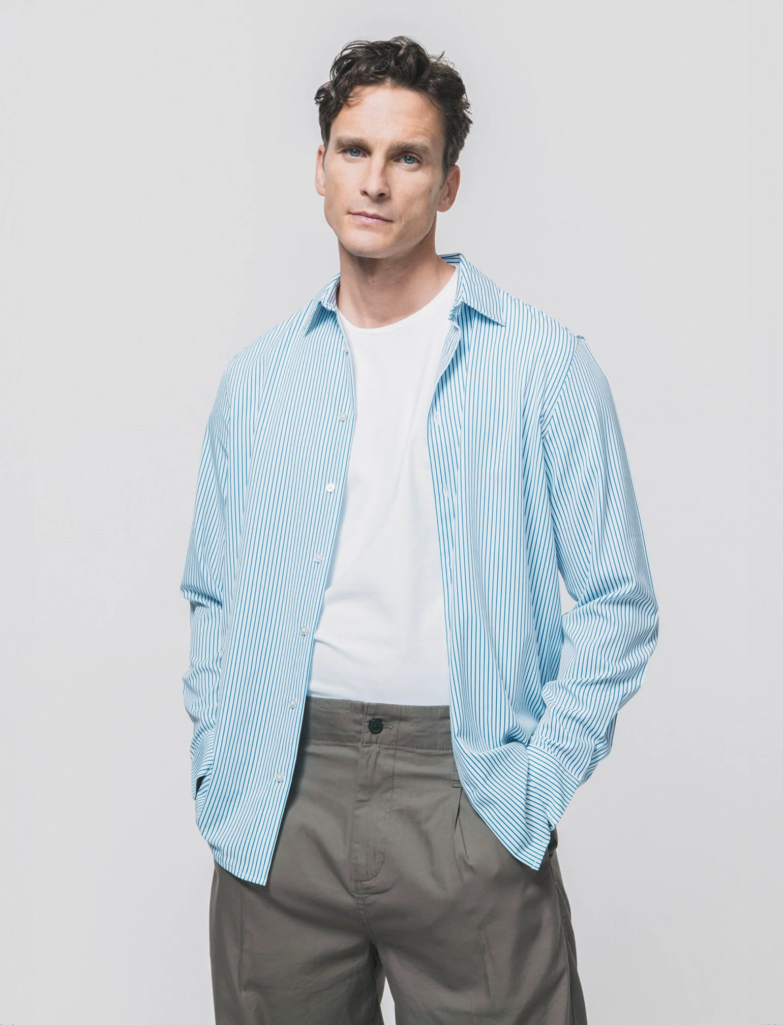 Camicia slim fit a righe in tessuto tecnico - Bianco - Image 3