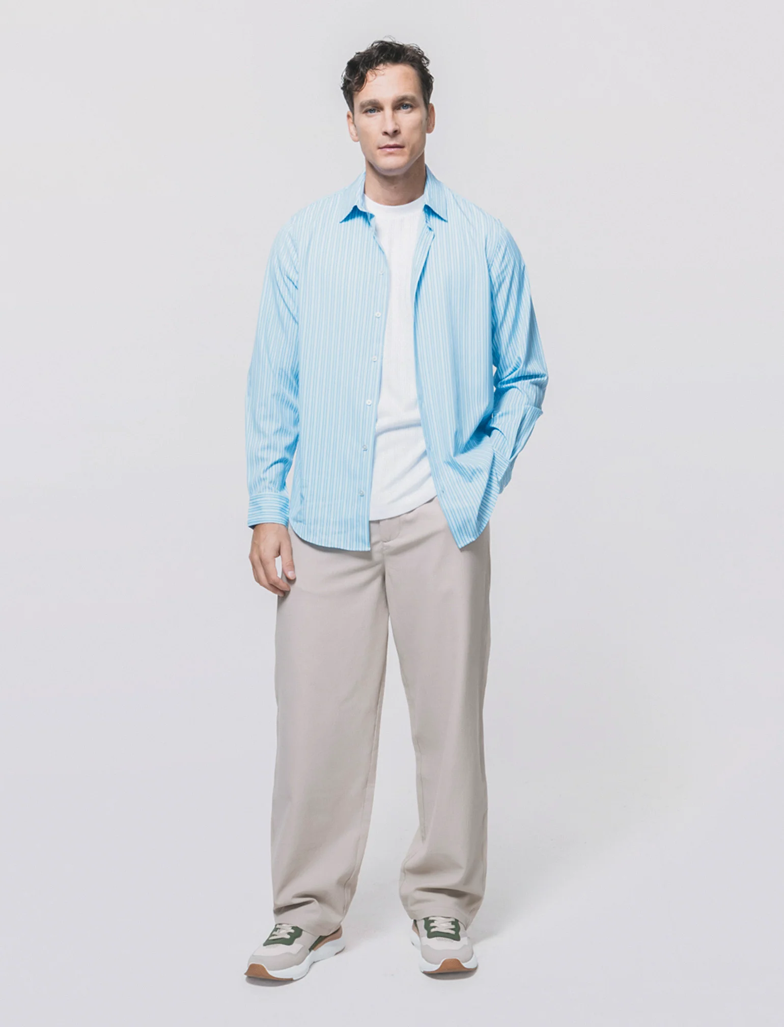 Camicia slim fit a righe in tessuto tecnico - Celeste - Image 4