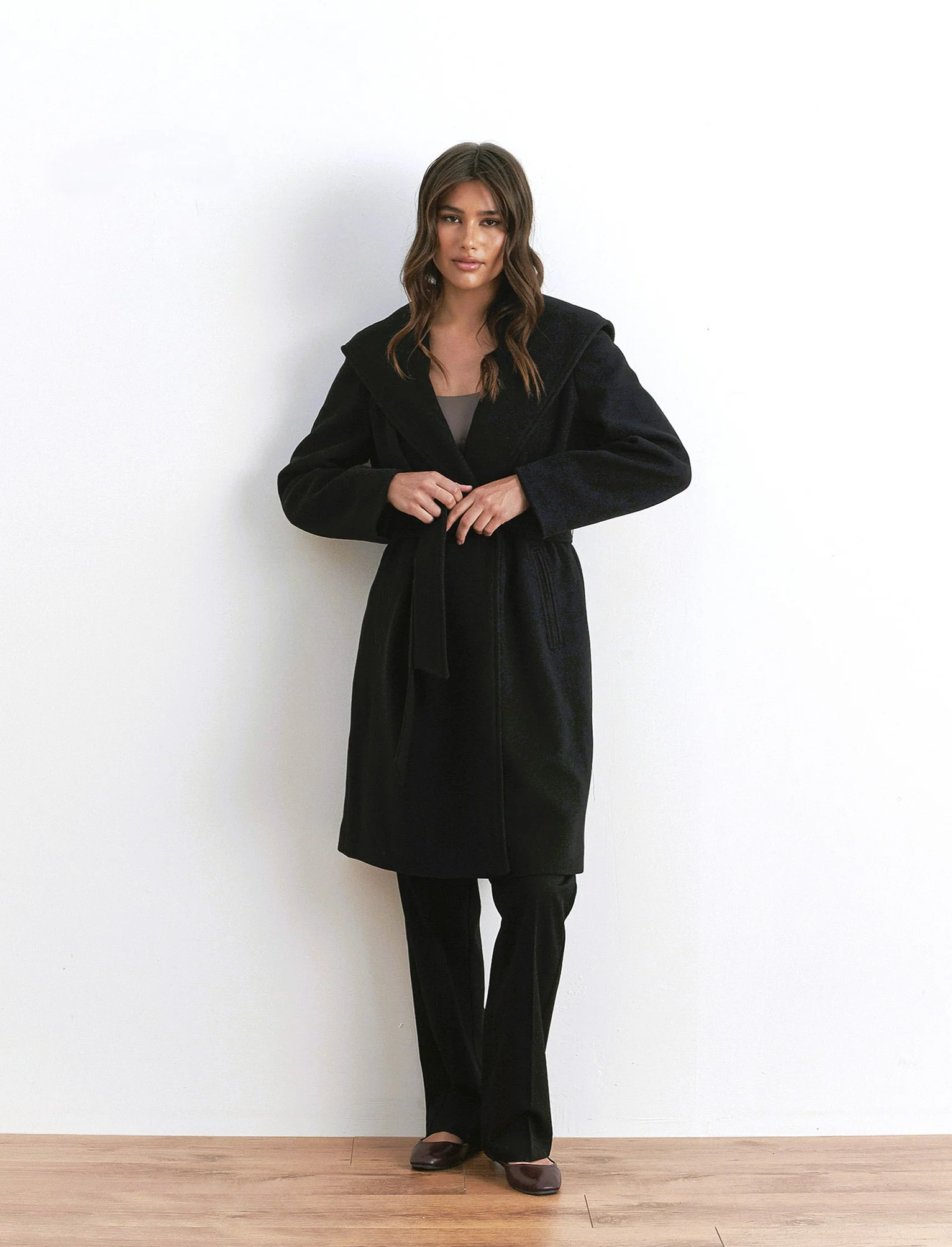CAPPOTTO CON CAPPUCCIO E CINTA - Nero - Image 3