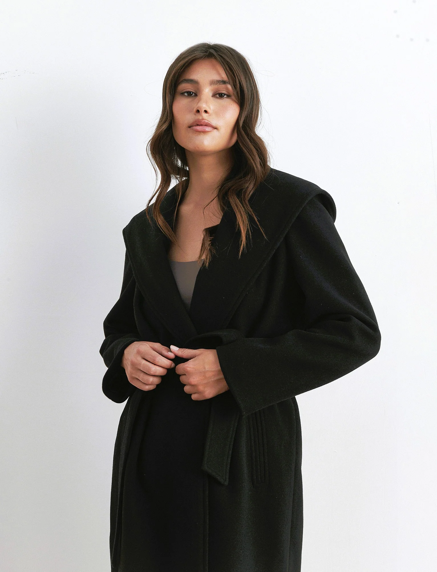CAPPOTTO CON CAPPUCCIO E CINTA - Nero - Image 4