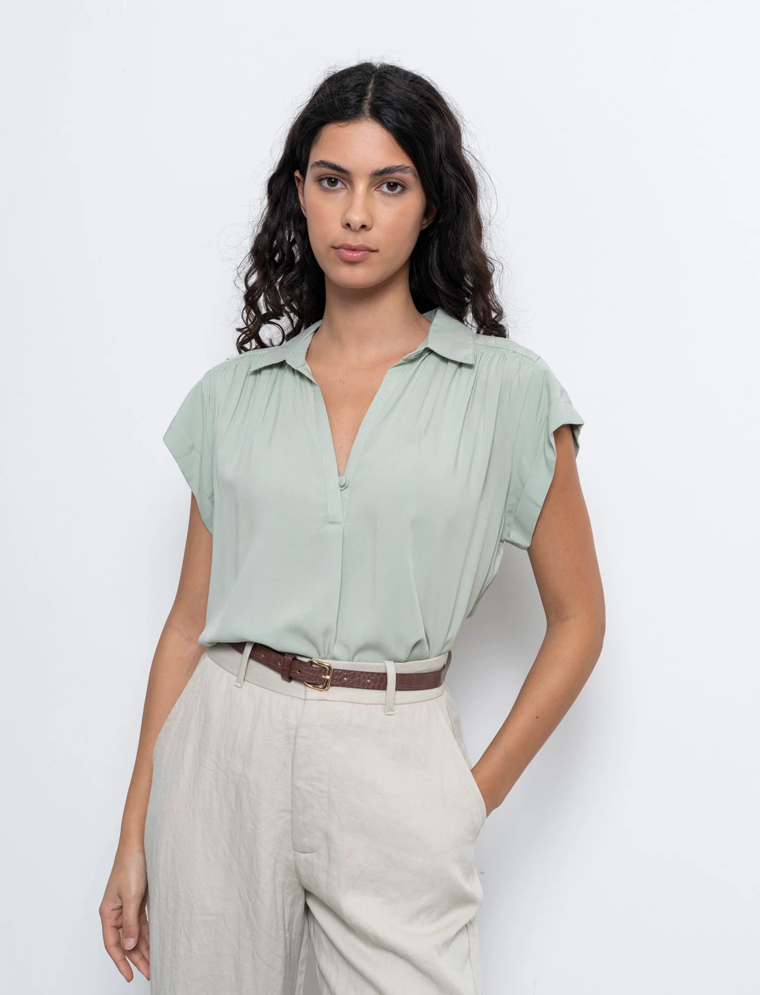 Casacca mezzamanica con scollo a V da donna - Verdino - Image 3