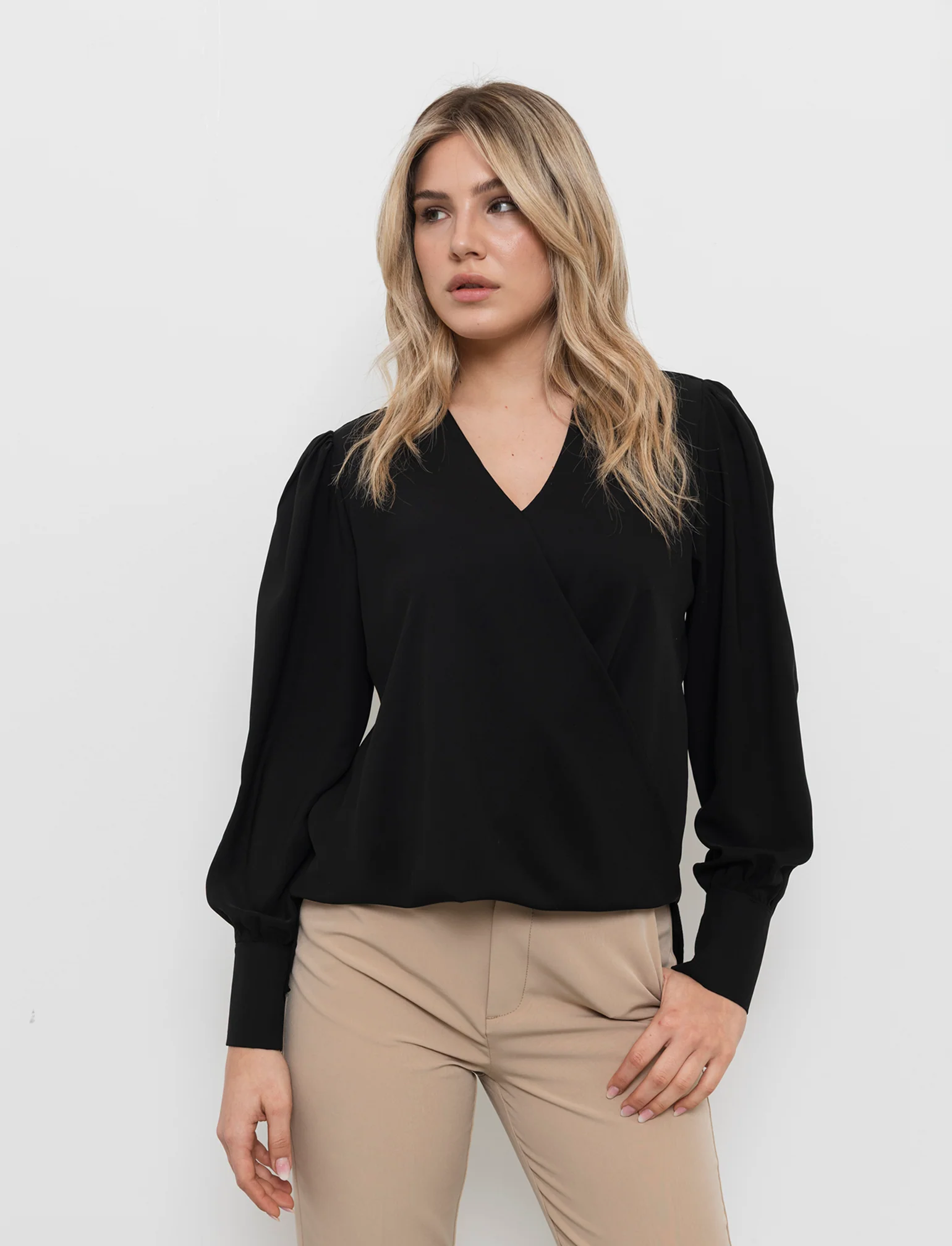 Casacca morbida ad incrocio da donna - Nero - Image 3
