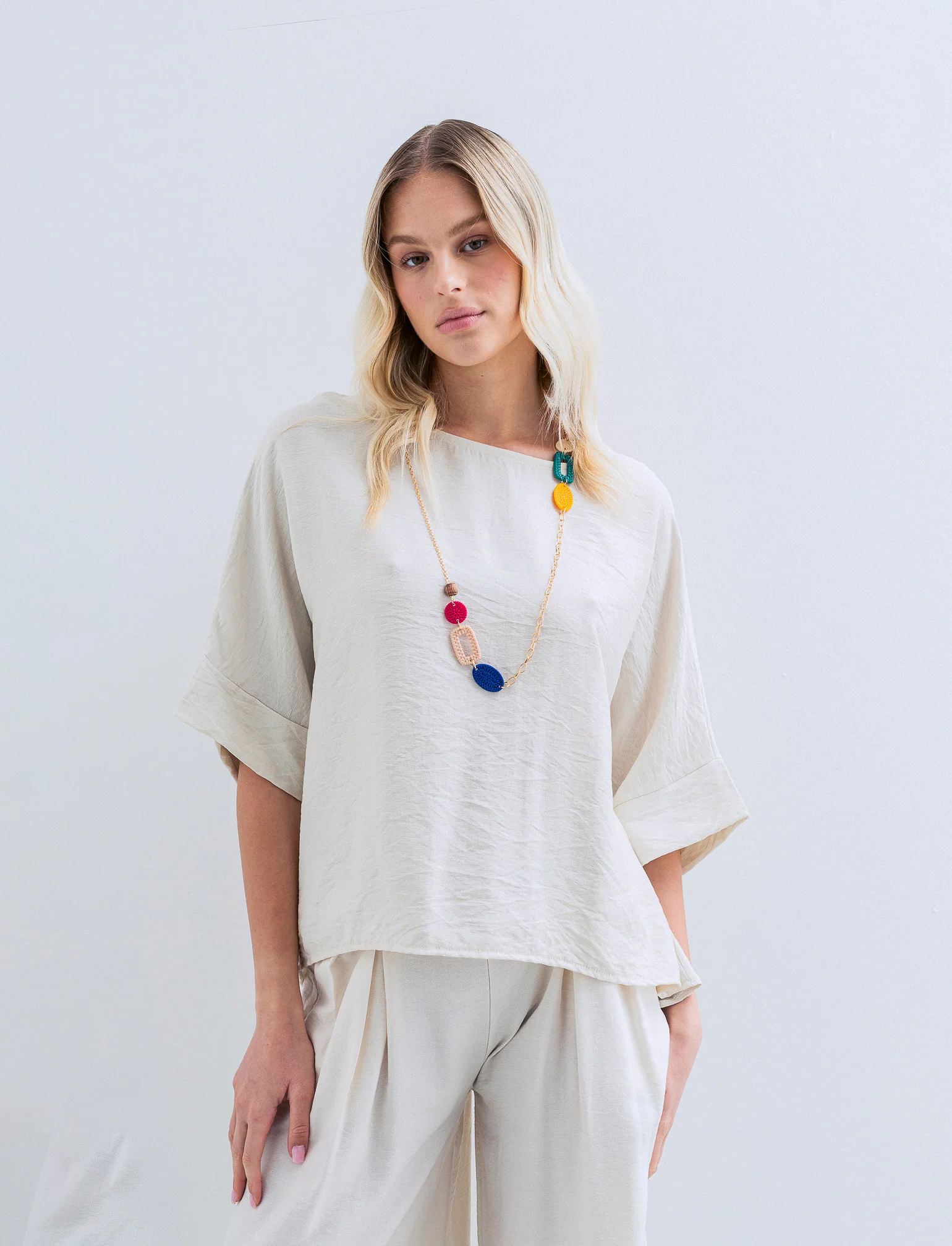 Casacca over con collana - Beige - Image 2