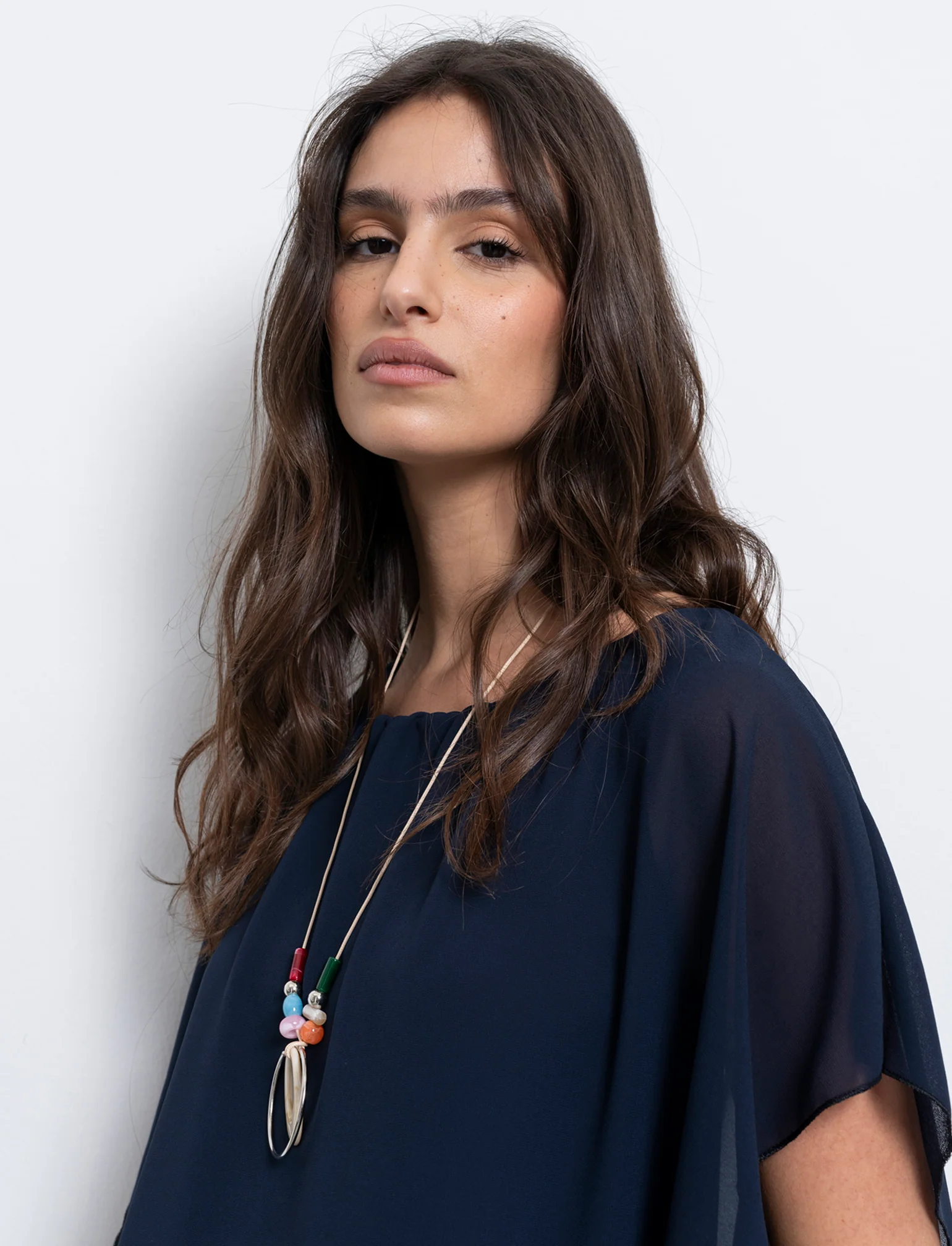 Casacca smanicata in tessuto leggero con collana - Blu - Image 2