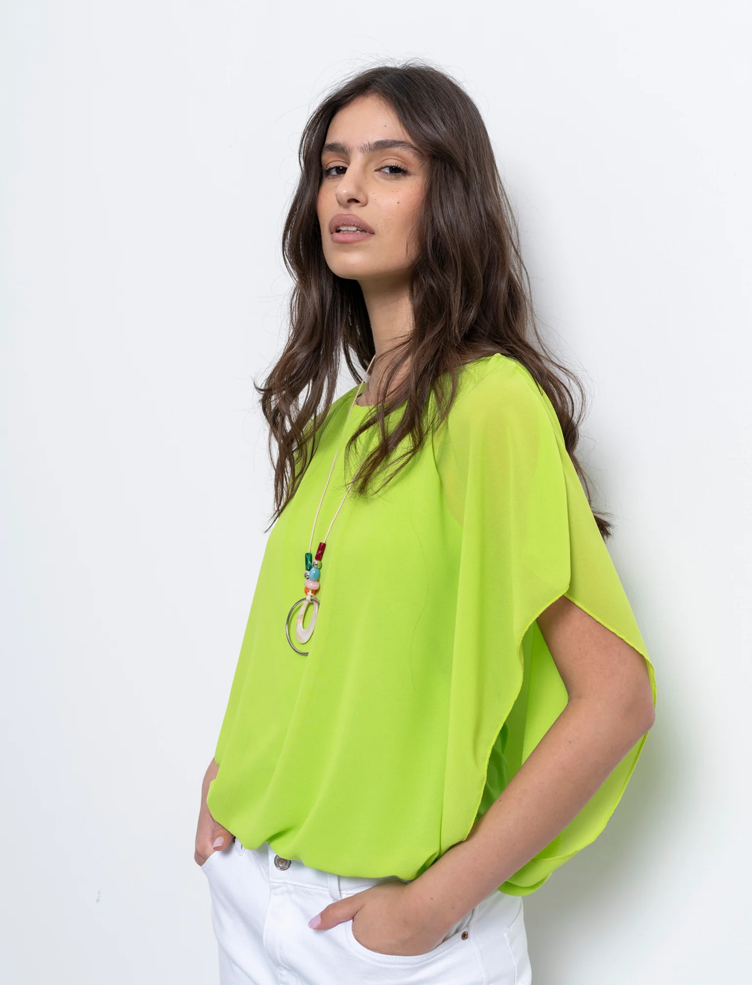 Casacca smanicata in tessuto leggero con collana - Verde - Image 2