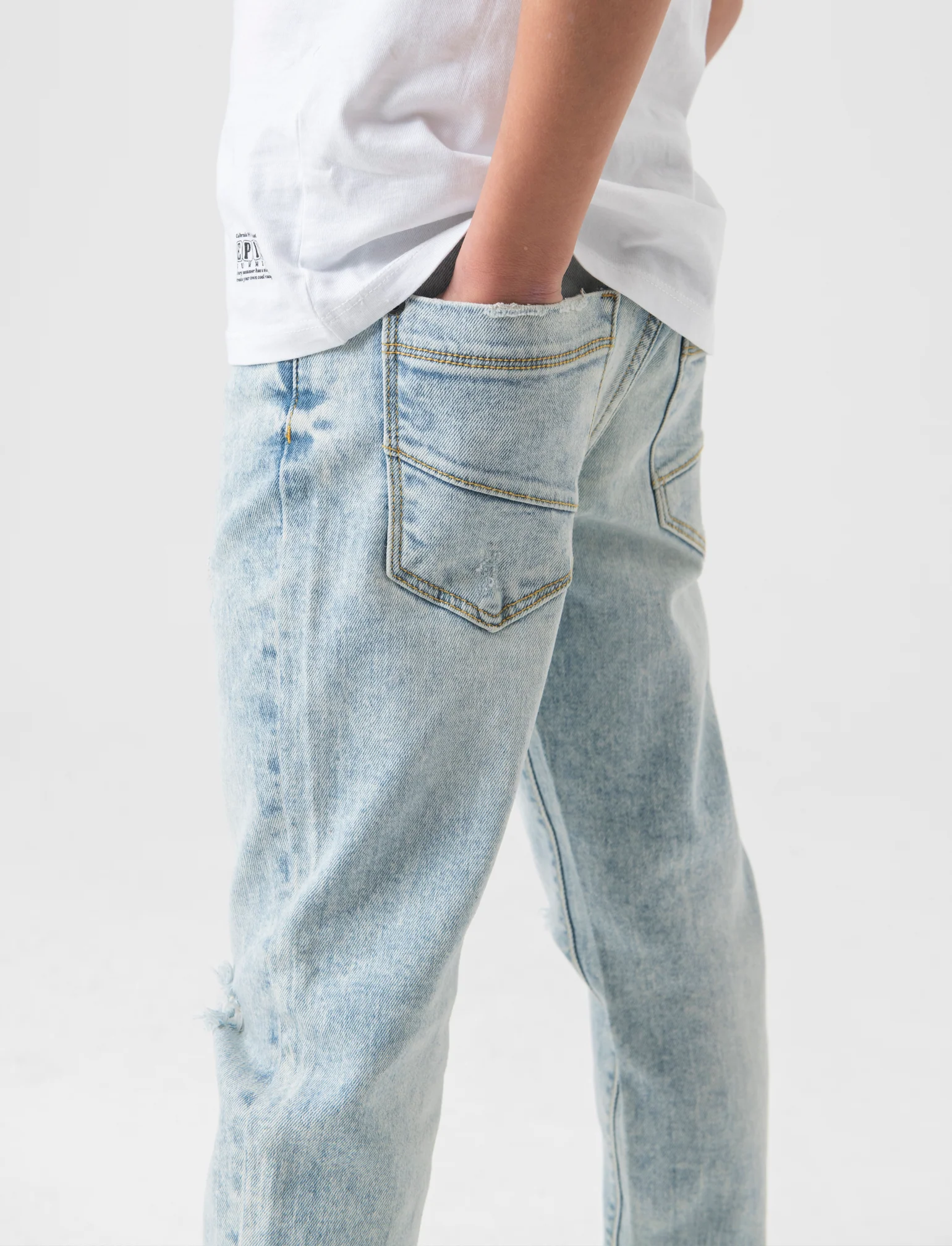 Denim 5 tasche con rotture da bambino - Denim chiaro - Image 2