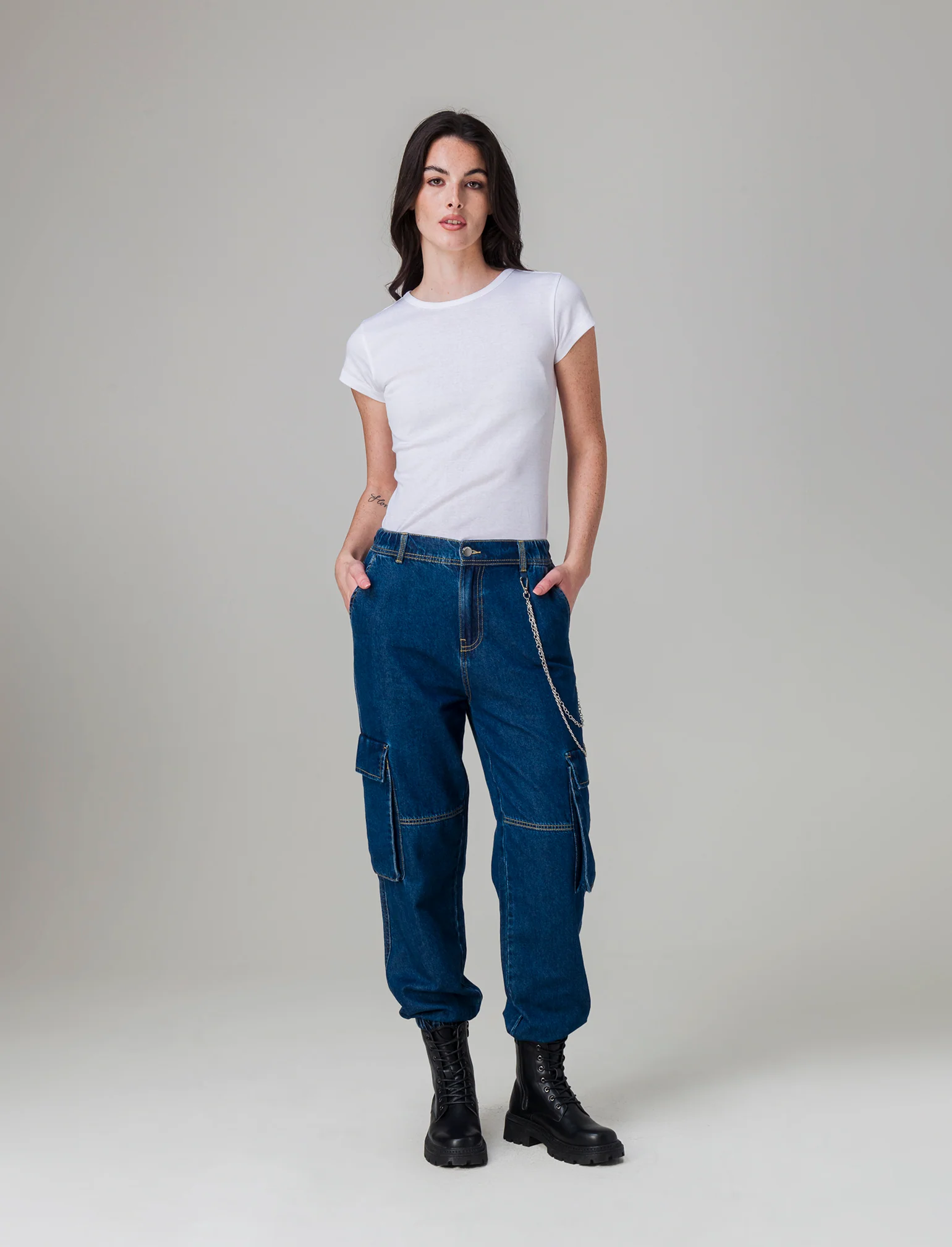 Denim jogger cargo da donna - Denim - Image 2