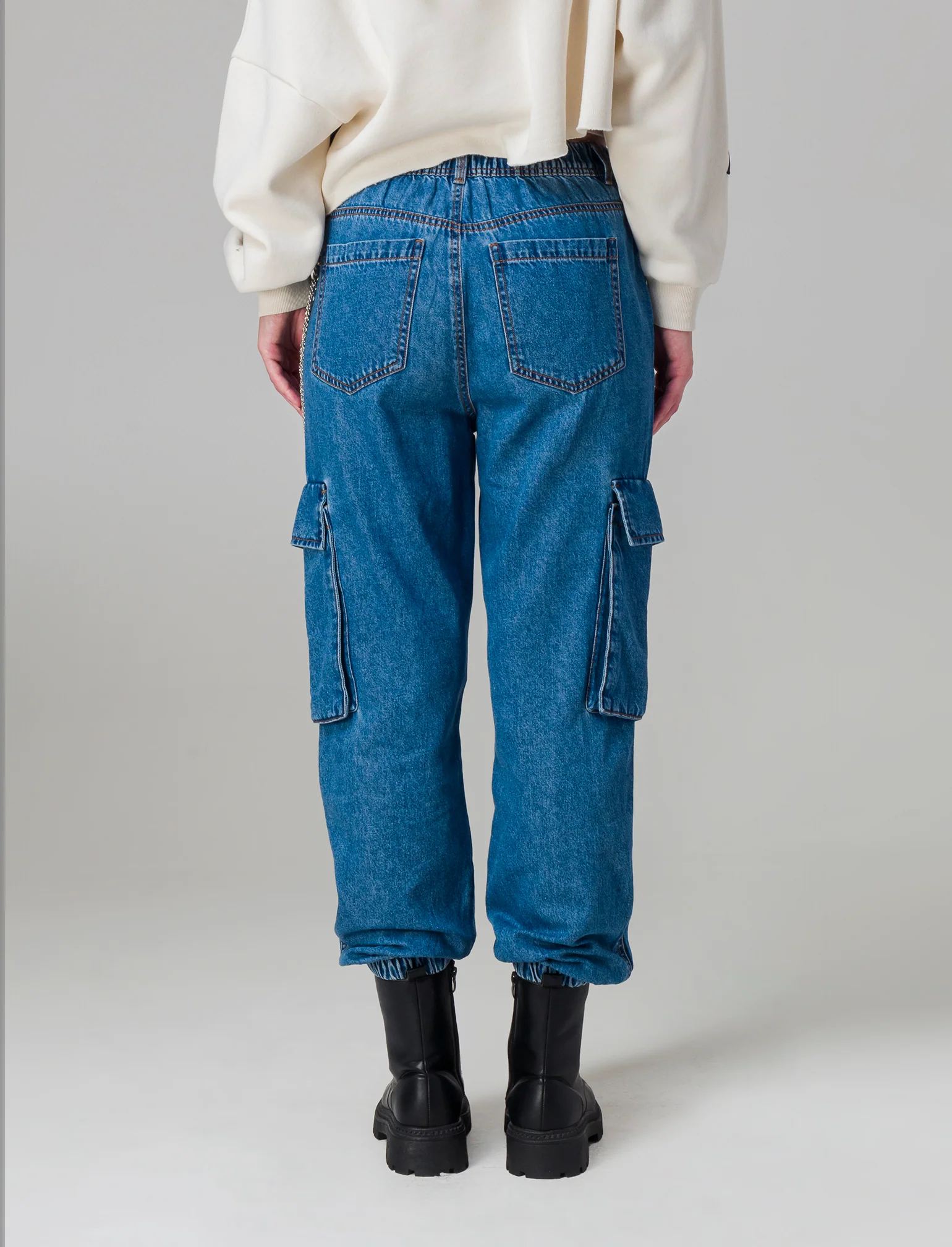 Denim jogger cargo da donna - Denim chiaro