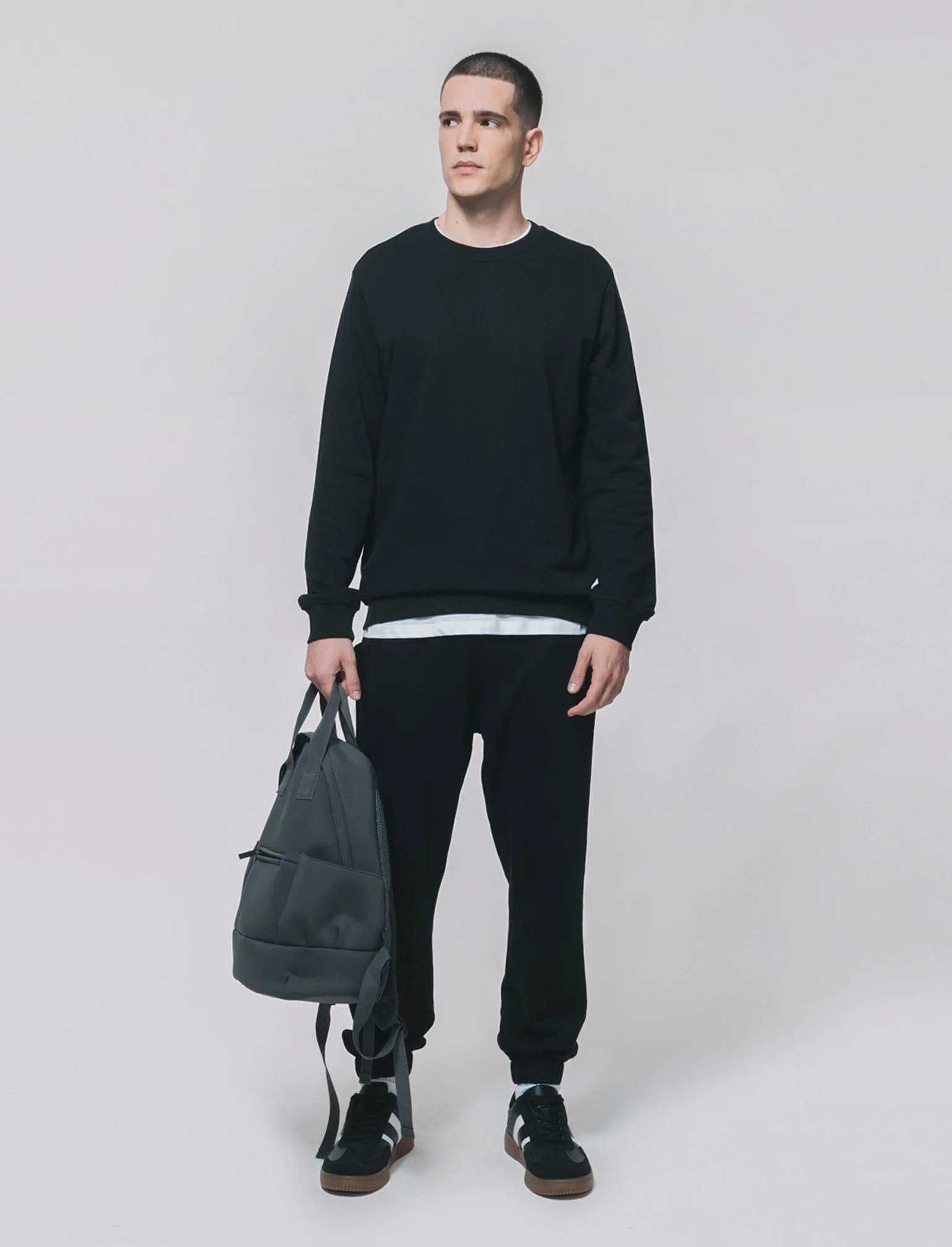 Felpa basic girocollo in cotone 100% - Nero - Image 3