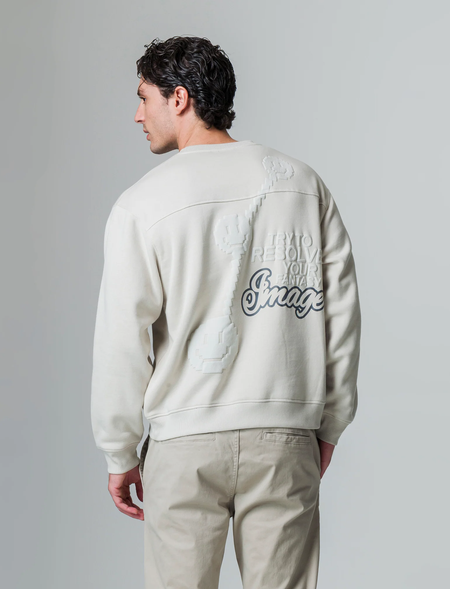 Felpa boxy fit girocollo con stampe da uomo - Grigio ghiaccio - Image 2